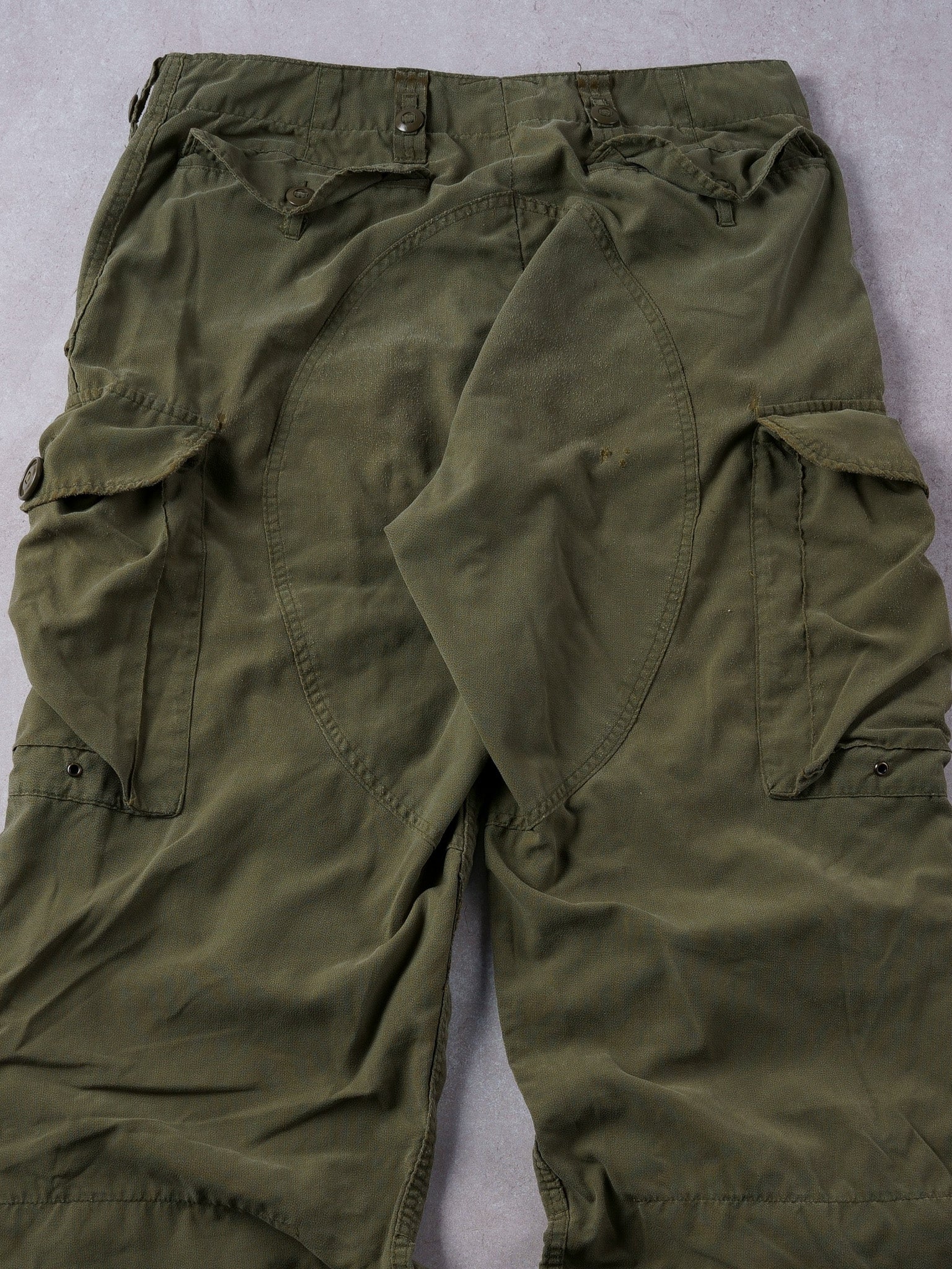 Vintage 90s Army Green Parachute Cargo Pants (32x28)