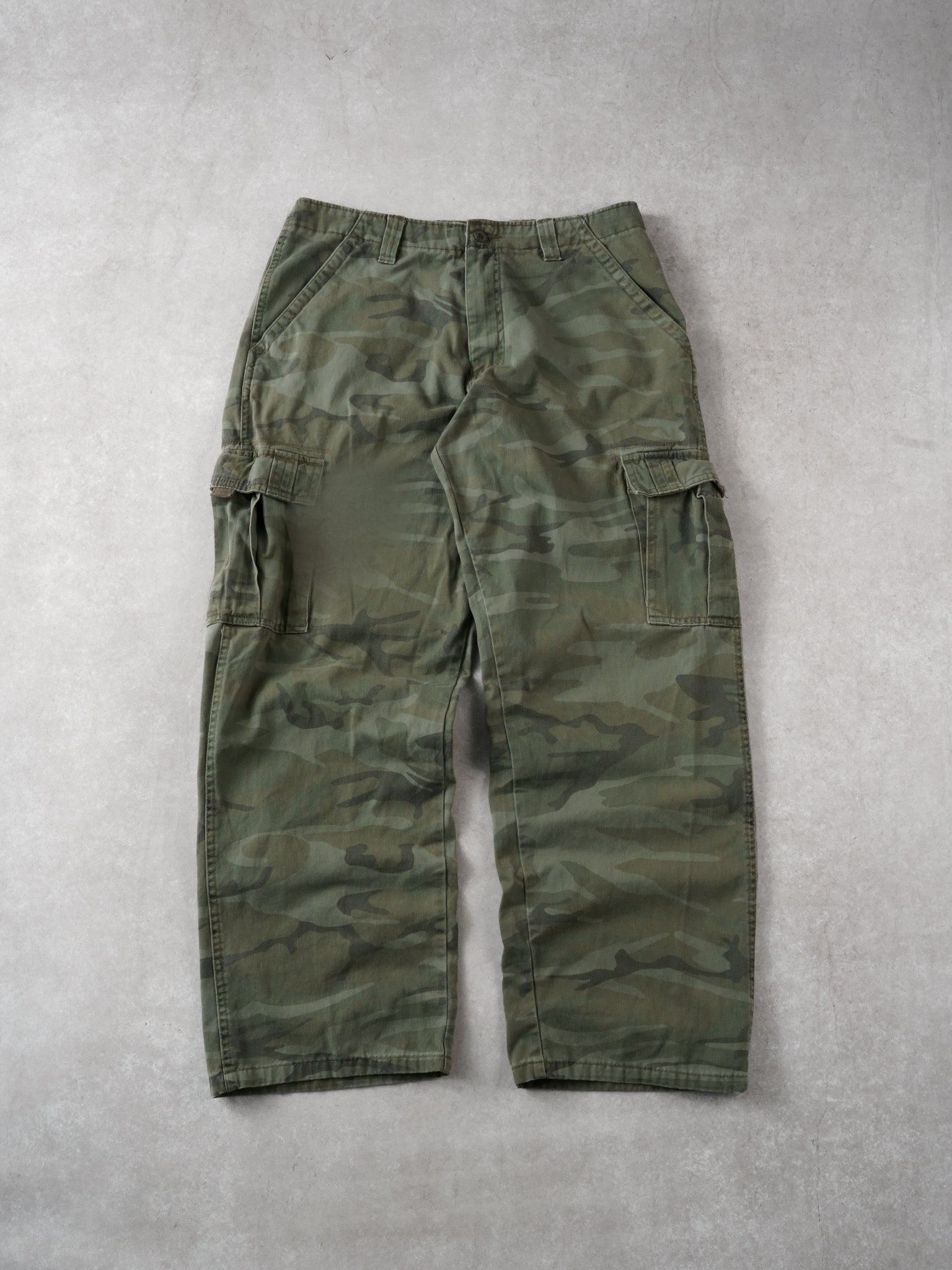 Vintage Y2k Green Camo Wrangler Cargo Pants (32x30)