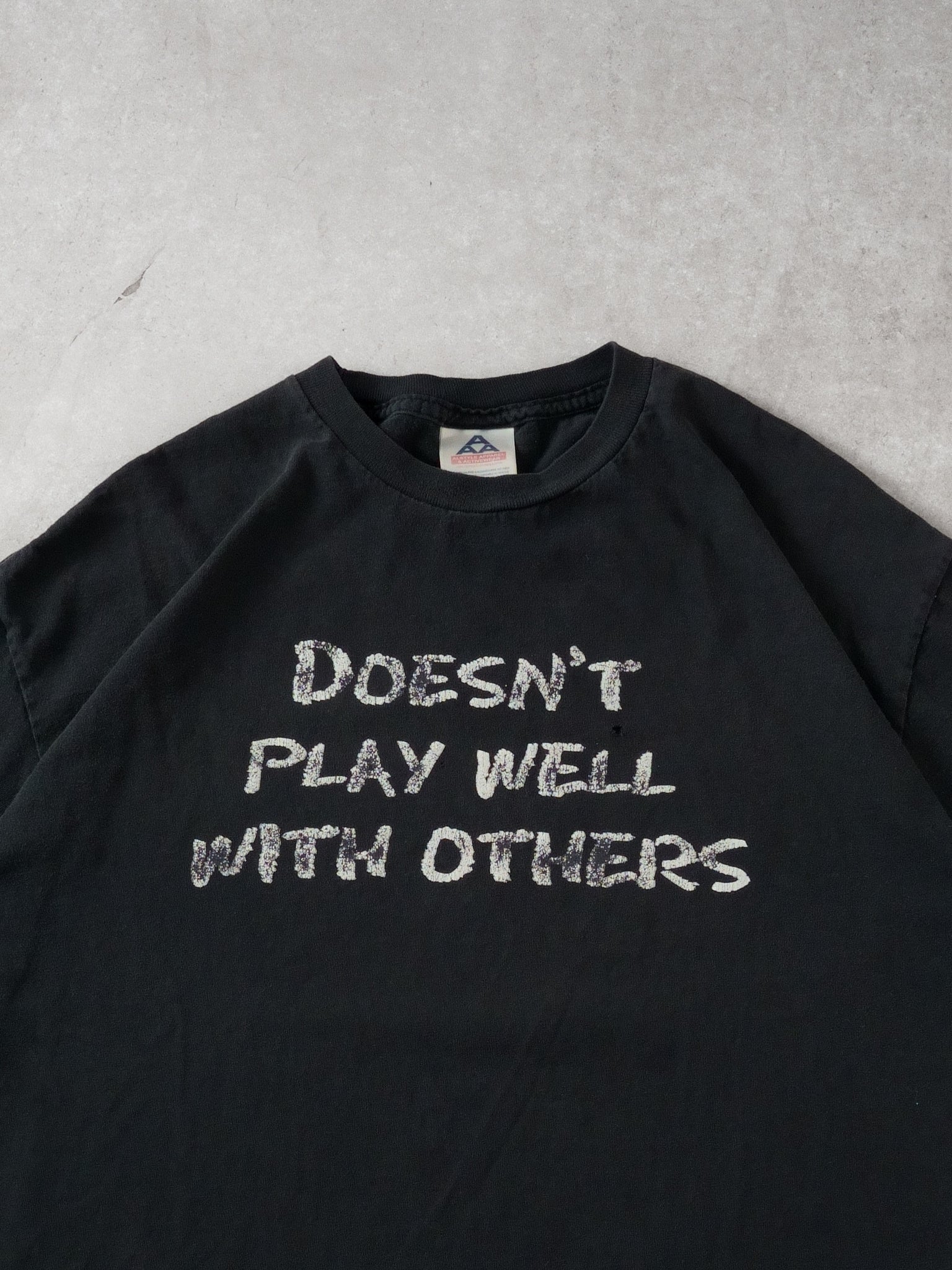 Vintage 90s Black "Doesn't Play Well With Others" Tee (L)
