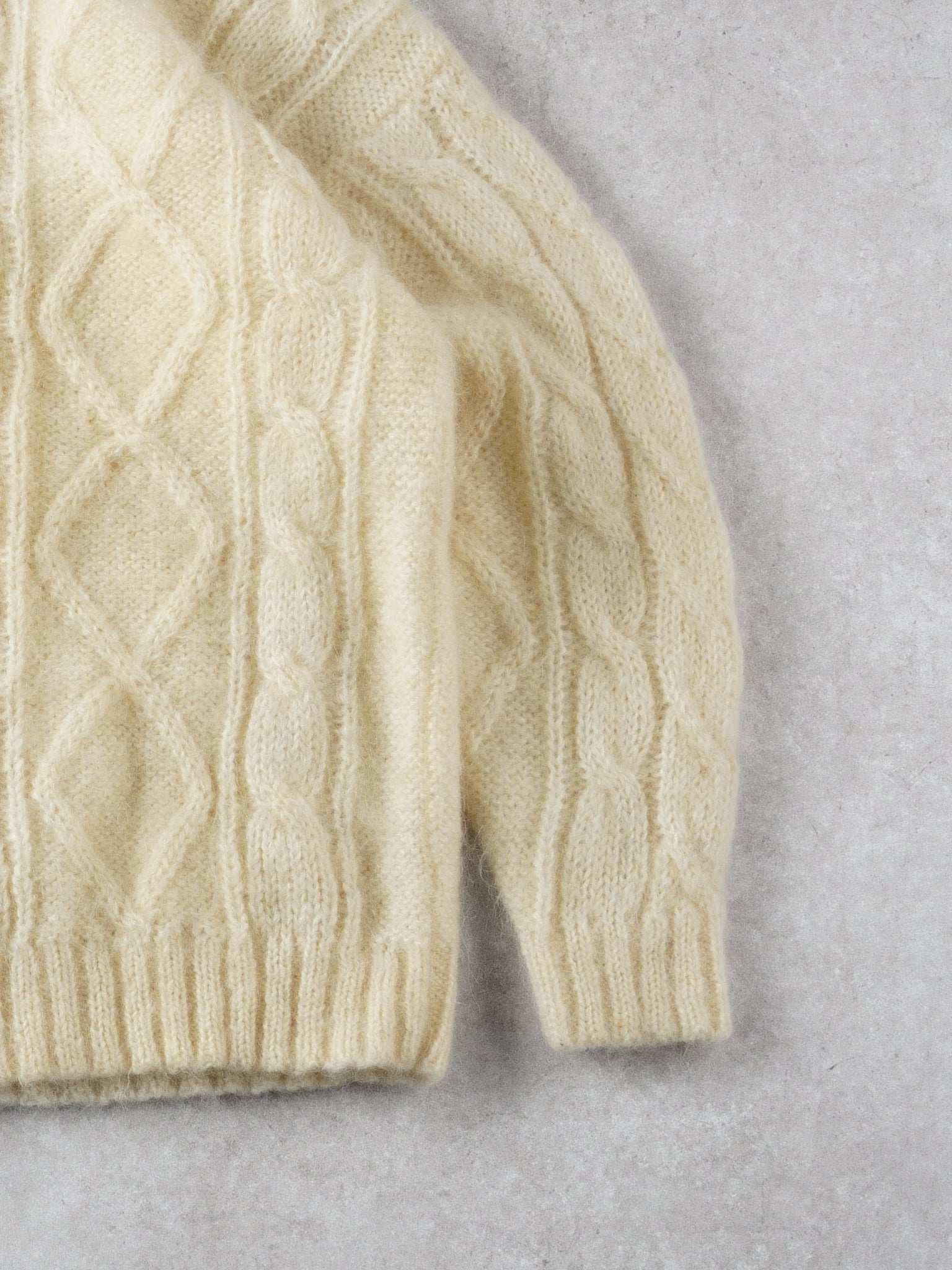 Vintage 90s Beige Mohair Cable Knit Sweater (M)