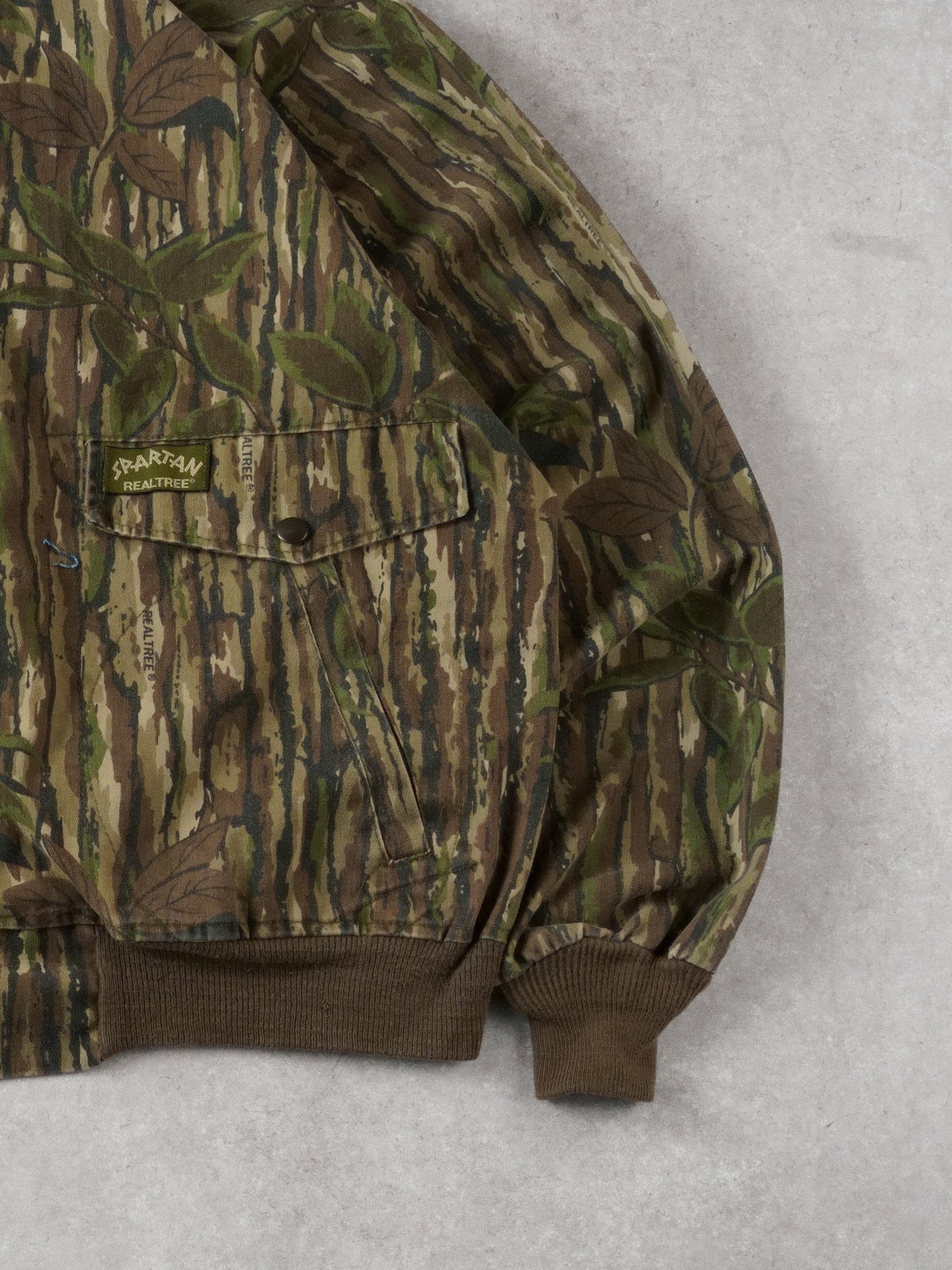 Vintage 90s Mossy Green Realtree Camo Bomber Jacket (L/XL)
