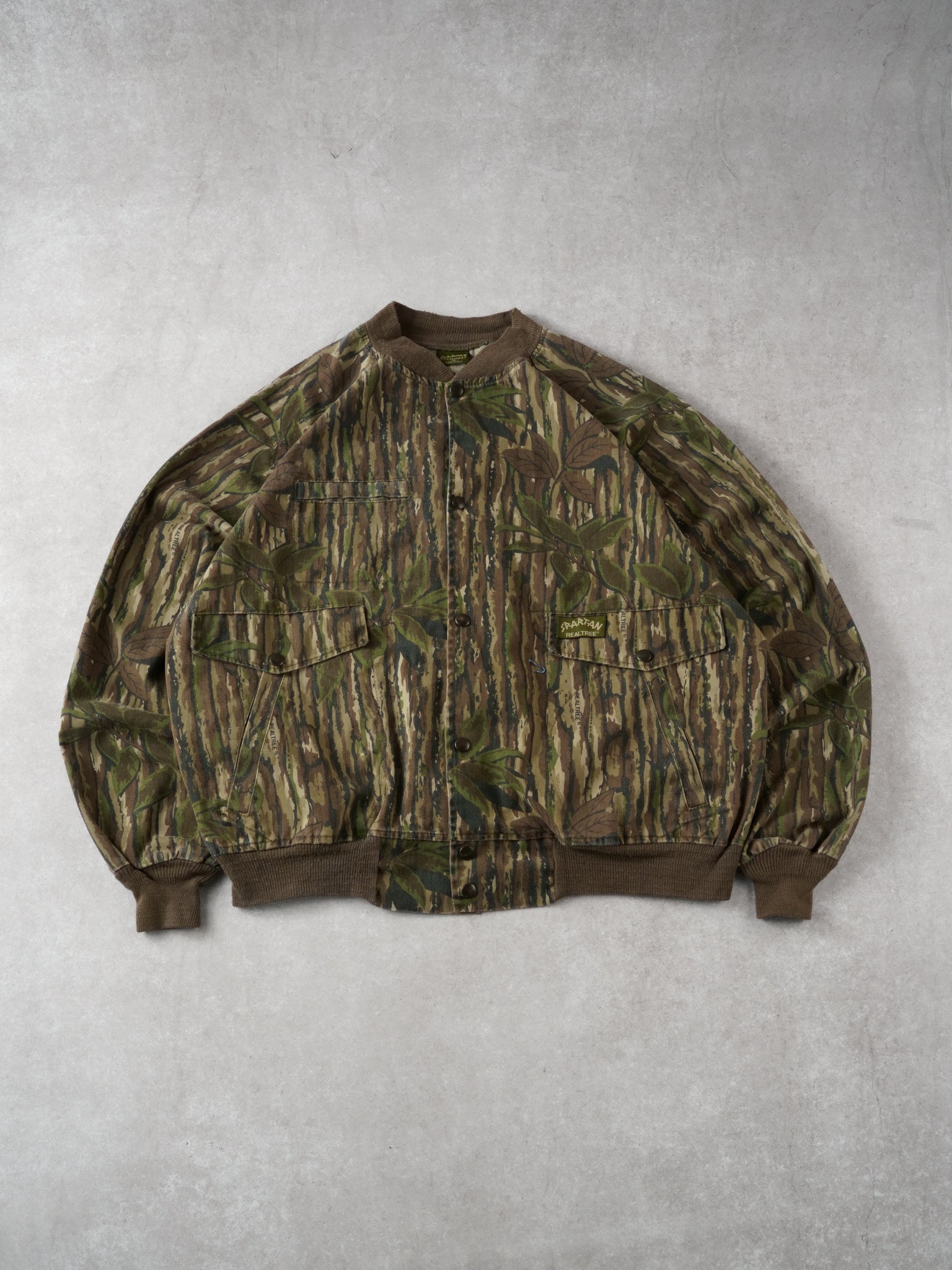 Vintage 90s Mossy Green Realtree Camo Bomber Jacket (L/XL)