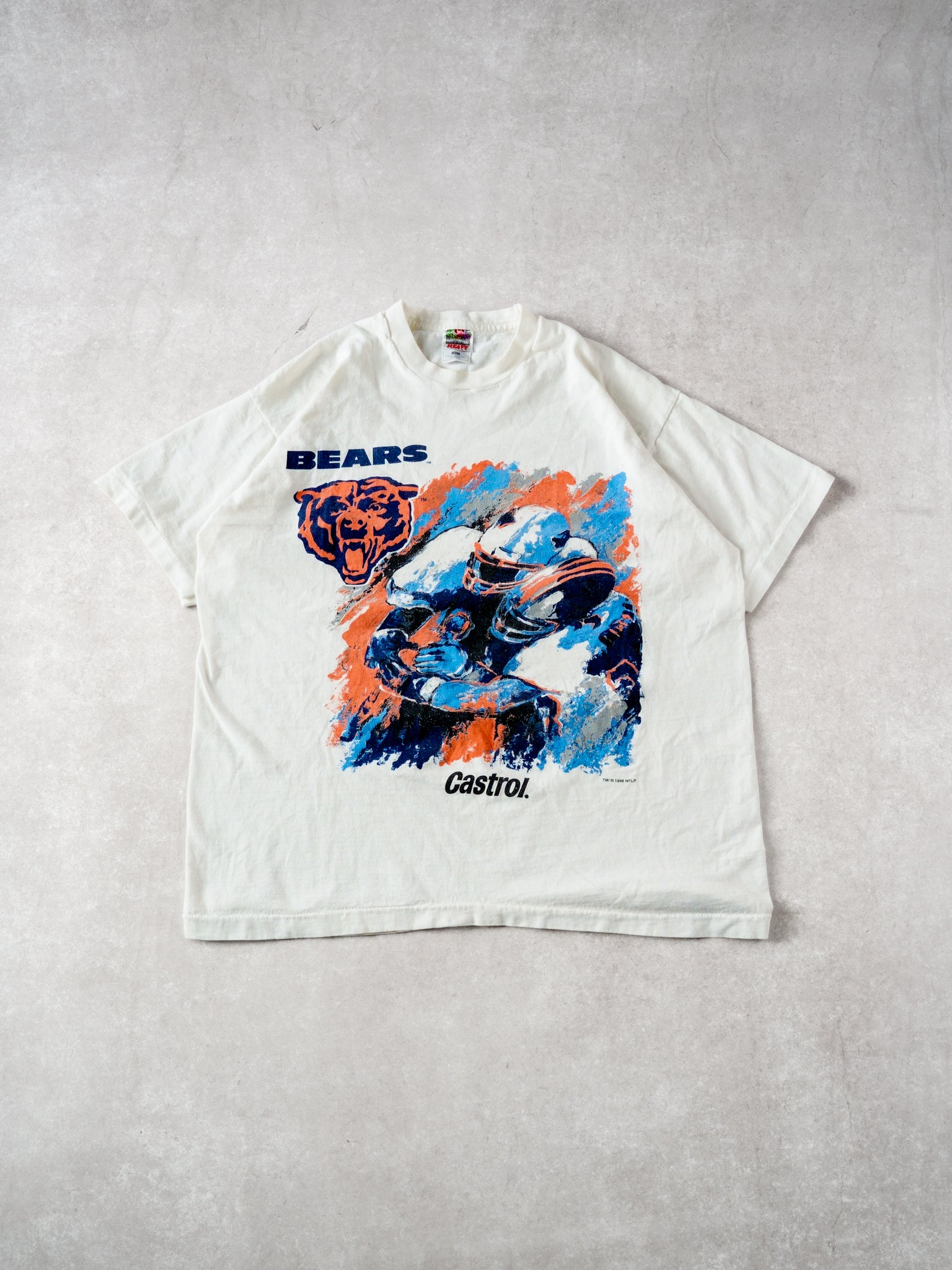 Vintage 96' White Chicago Bears NFL x Castrol Graphic Tee (M)