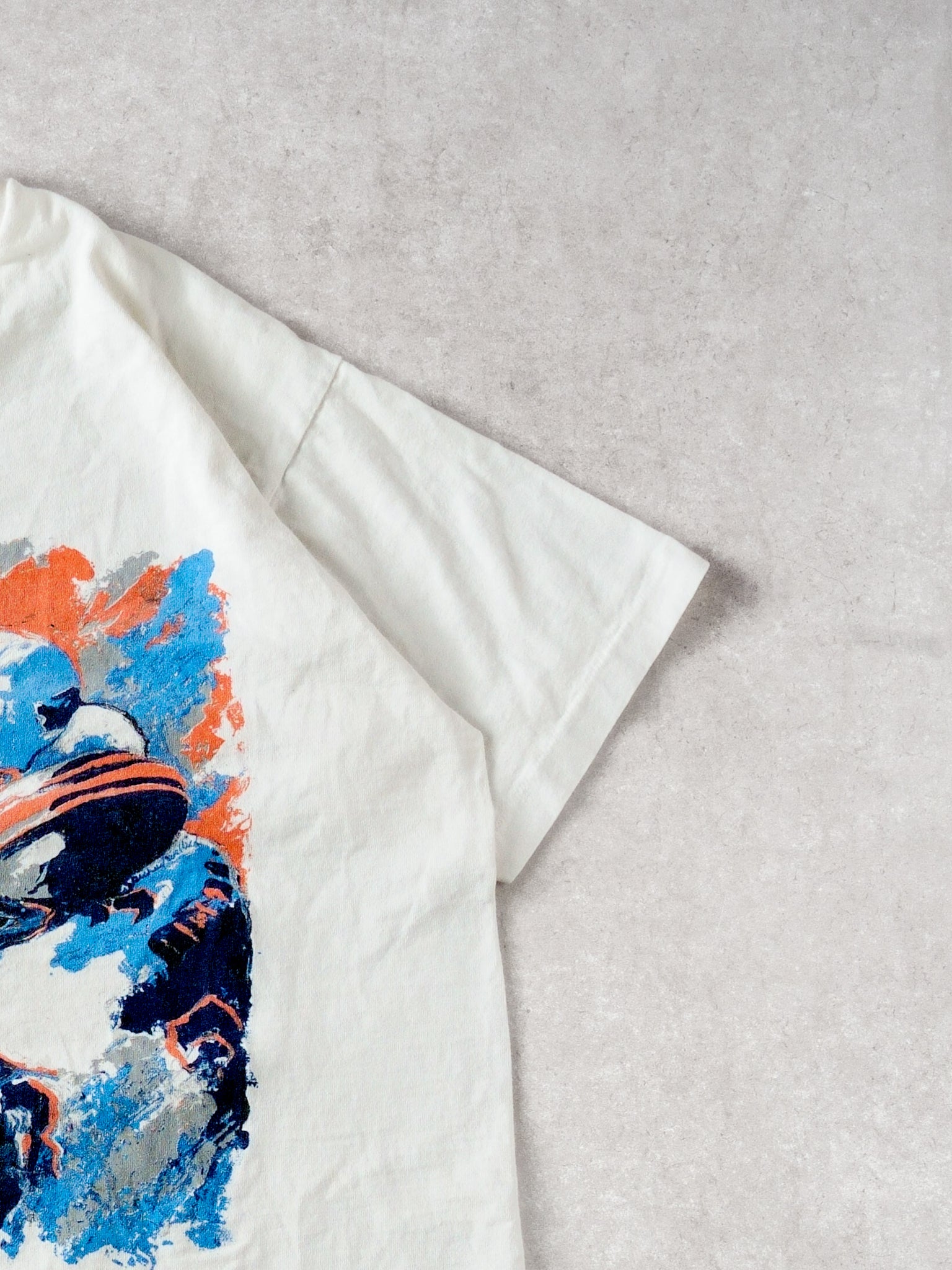 Vintage 96' White Chicago Bears NFL x Castrol Graphic Tee (M)