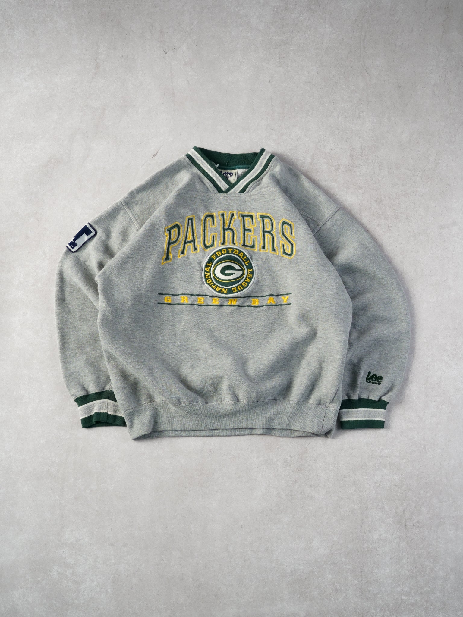 Vintage Y2k Grey Green Bay Pacers NFL Emblem Crewneck (M)