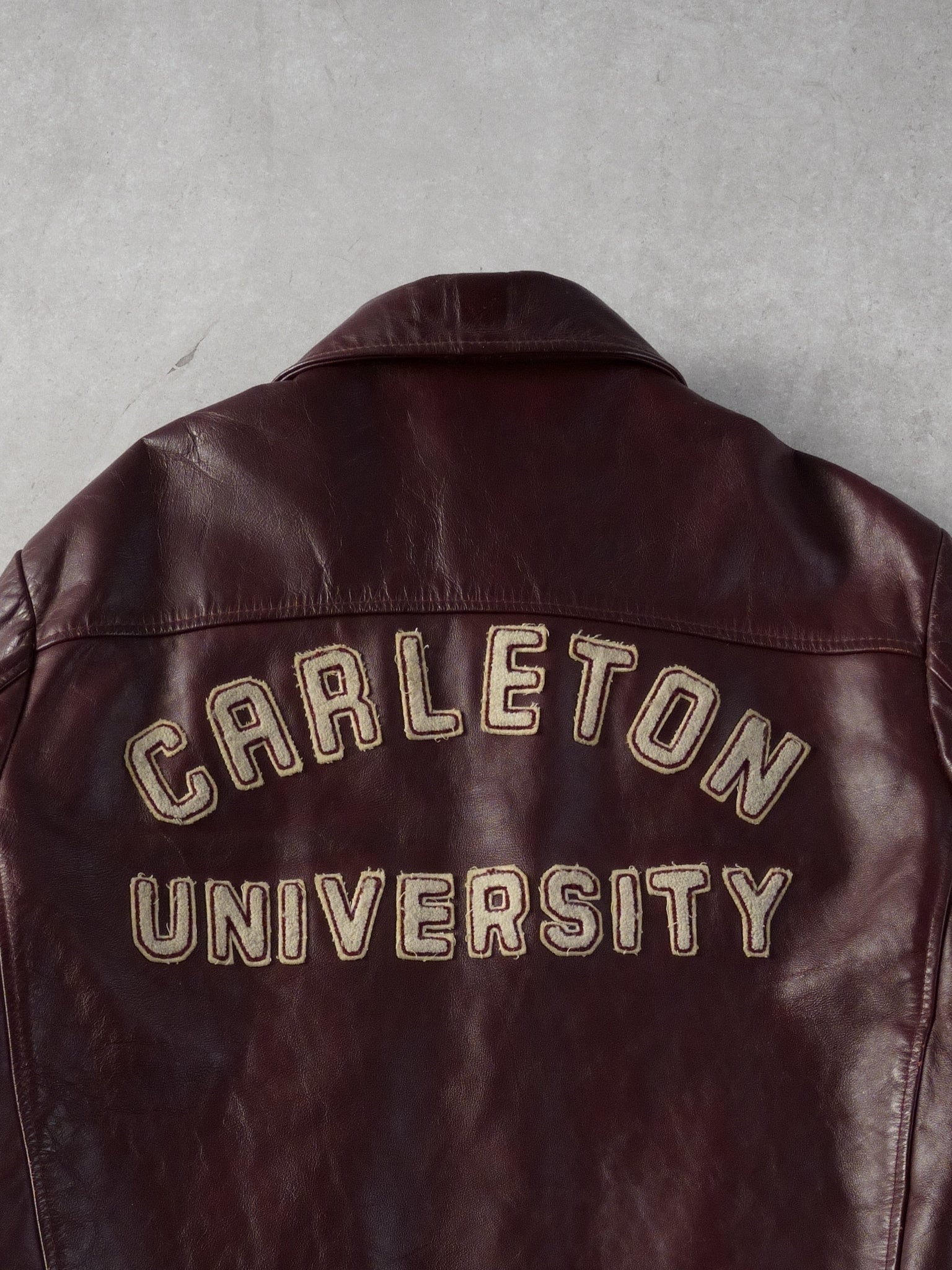 Vintage 89' Maroon Carleton University Emblem Collared Leather Jacket (M/L)