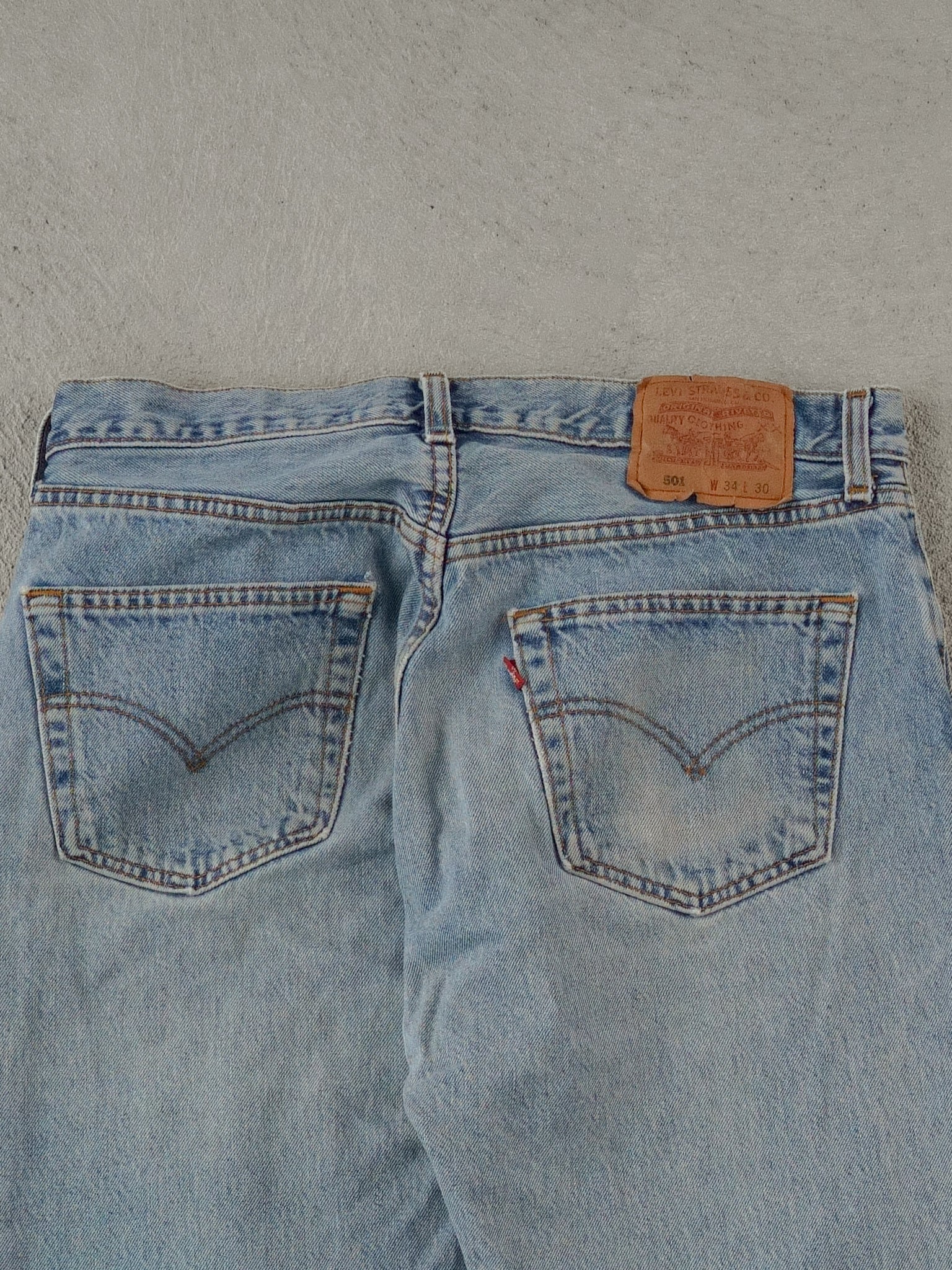Vintage 90s Light Washed Blue Levi's 501 Denim Jeans (34x30)