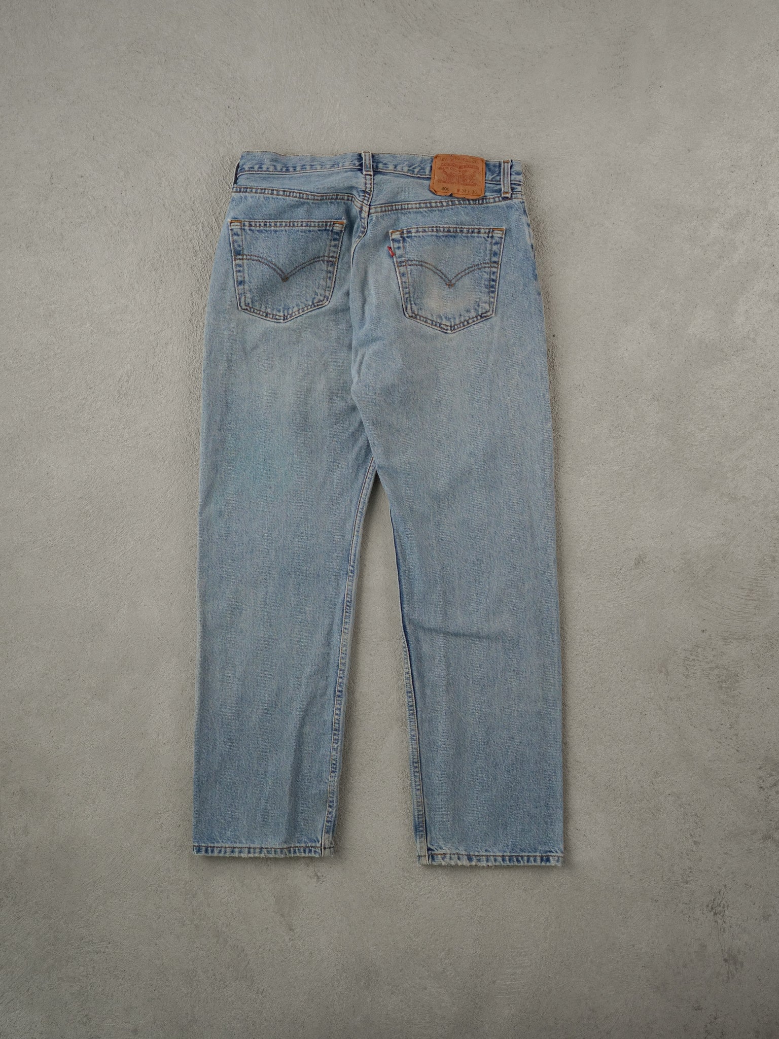 Vintage 90s Light Washed Blue Levi's 501 Denim Jeans (34x30)