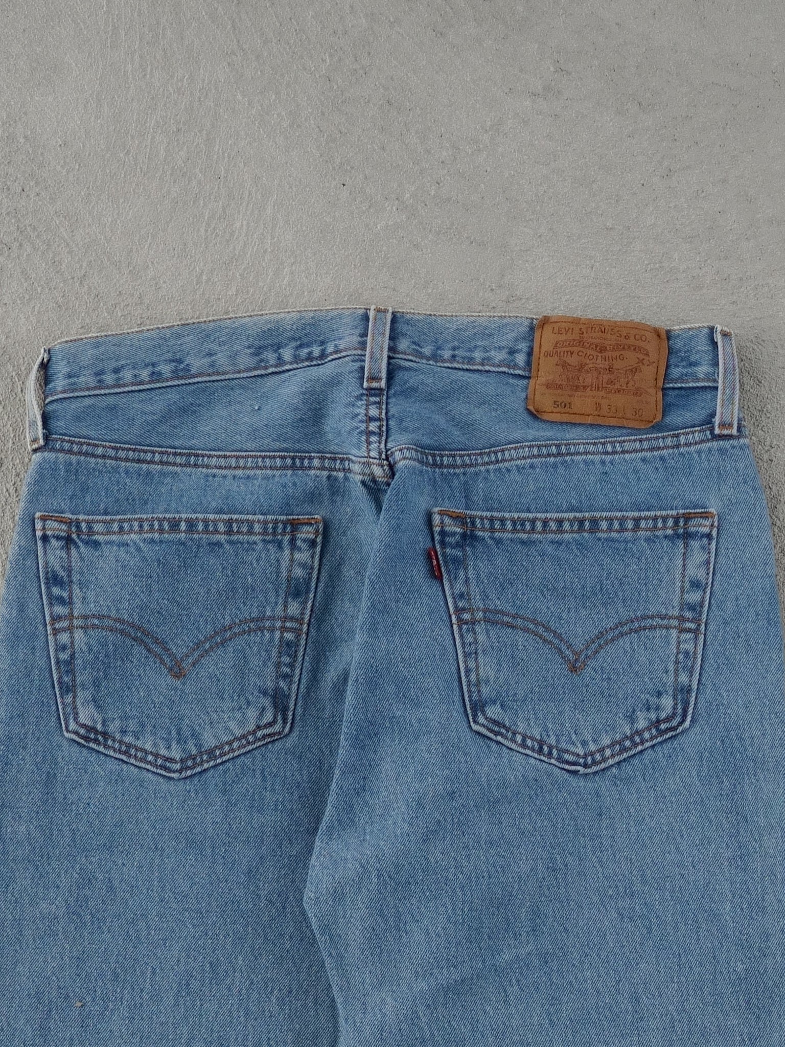 Vintage 90s Light Washed Blue Levi's 501 Denim Jeans (33x30)
