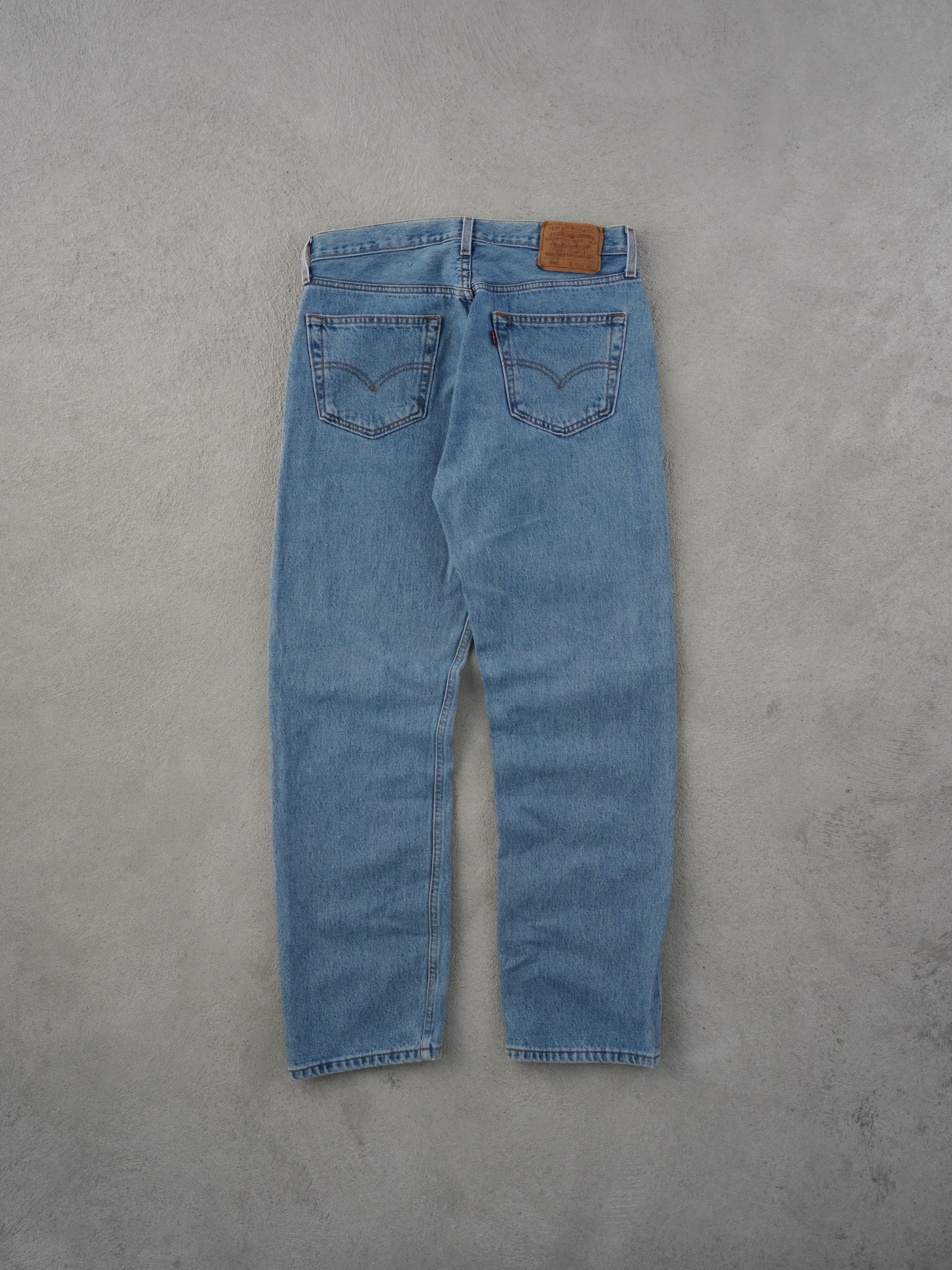 Vintage 90s Light Washed Blue Levi's 501 Denim Jeans (33x30)