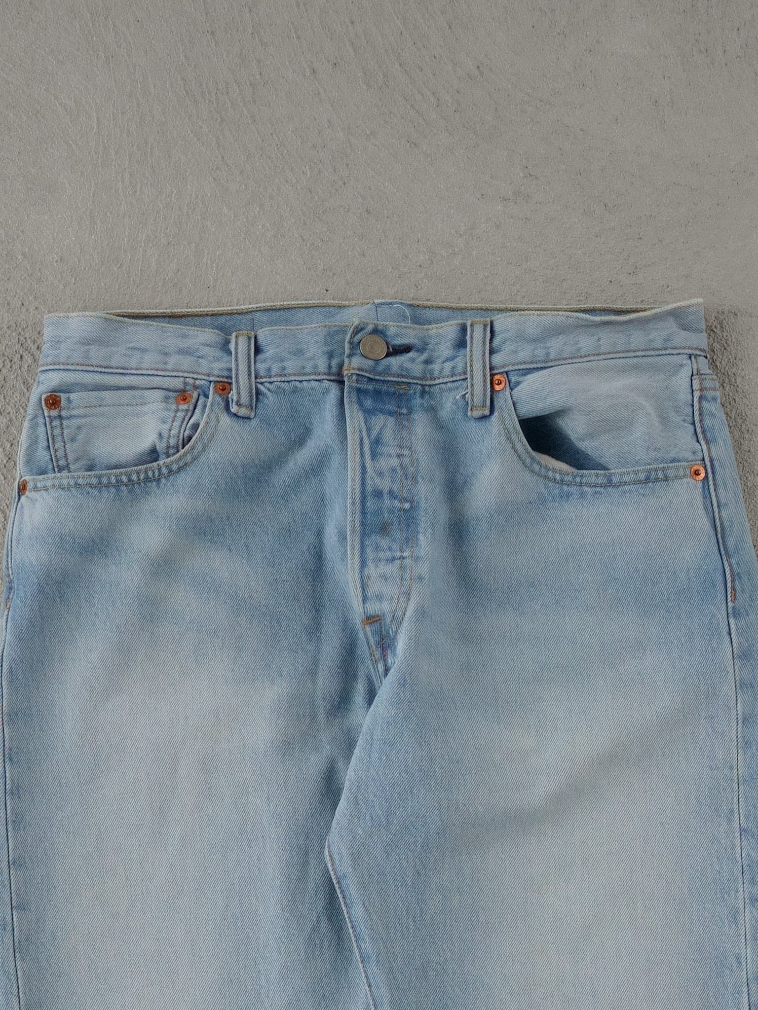 Vintage 90s Light Washed Blue Levi's 501 Denim Jeans (34x31)