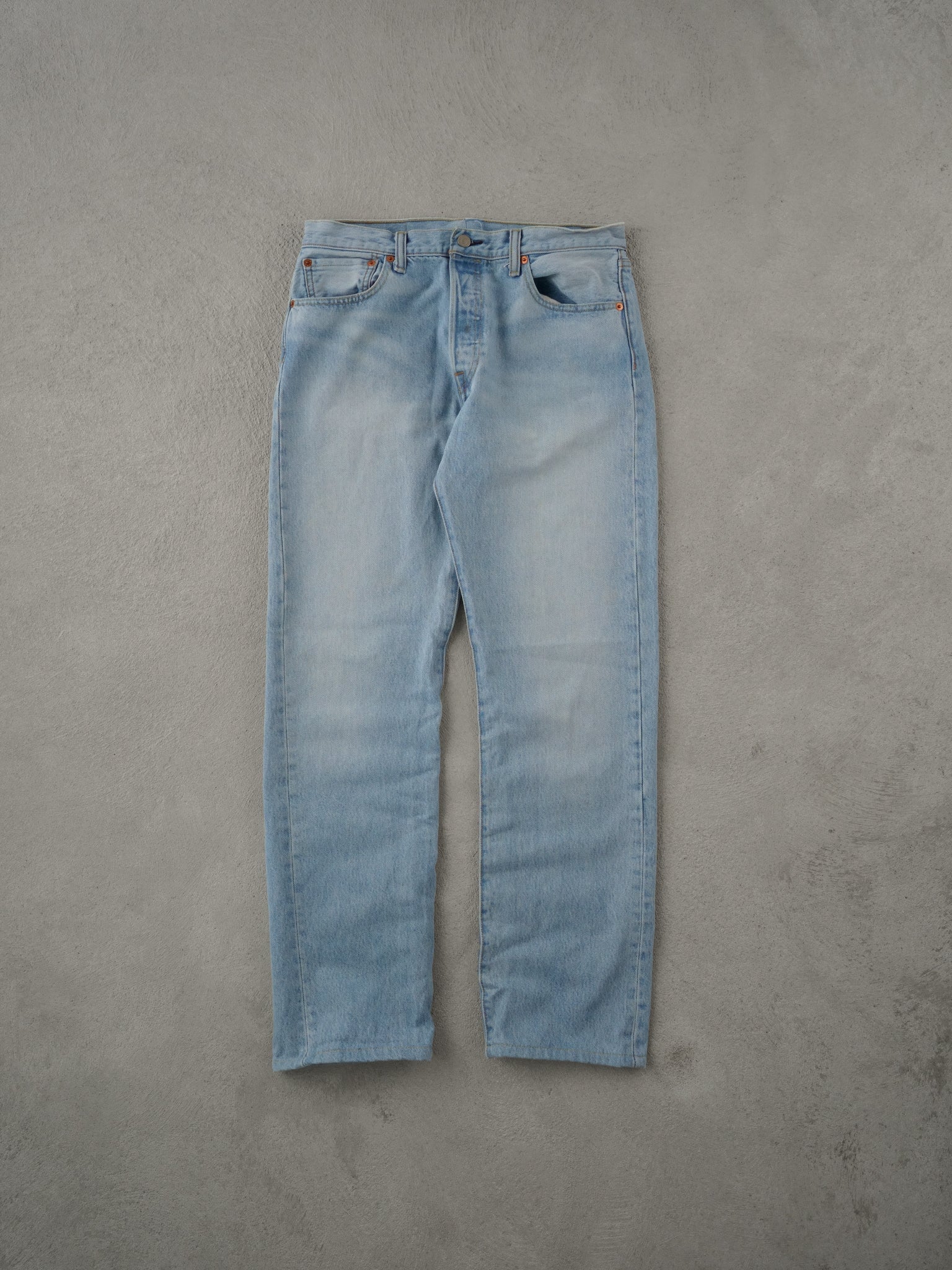 Vintage 90s Light Washed Blue Levi's 501 Denim Jeans (34x31)