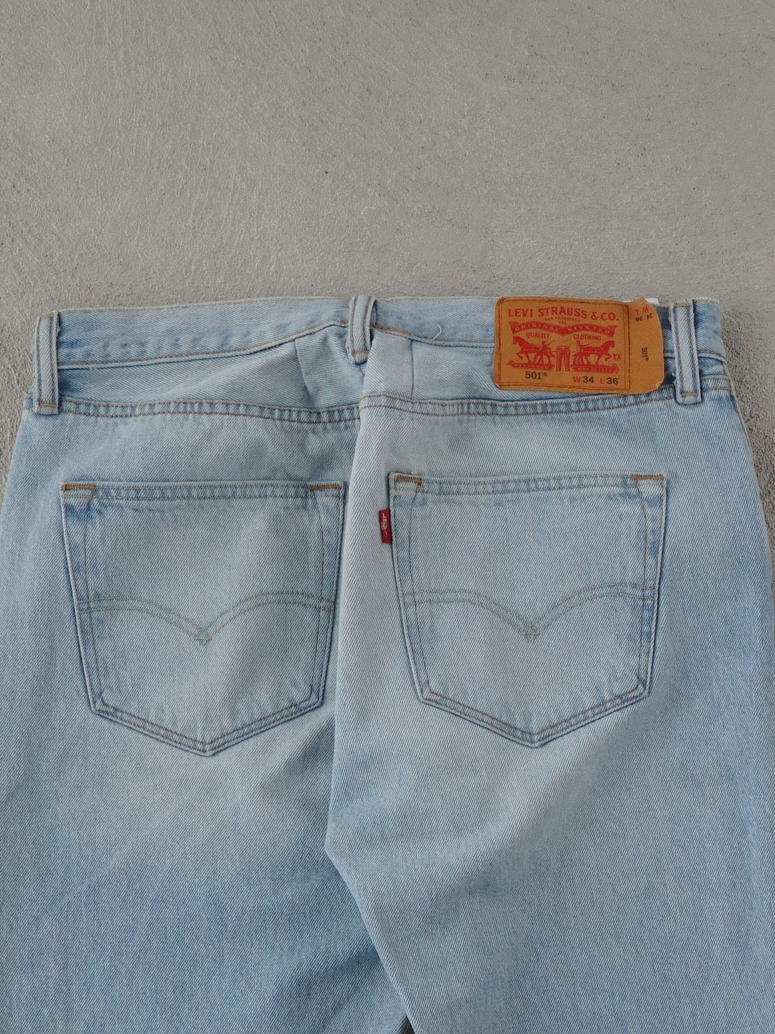 Vintage 90s Light Washed Blue Levi's 501 Denim Jeans (34x31)