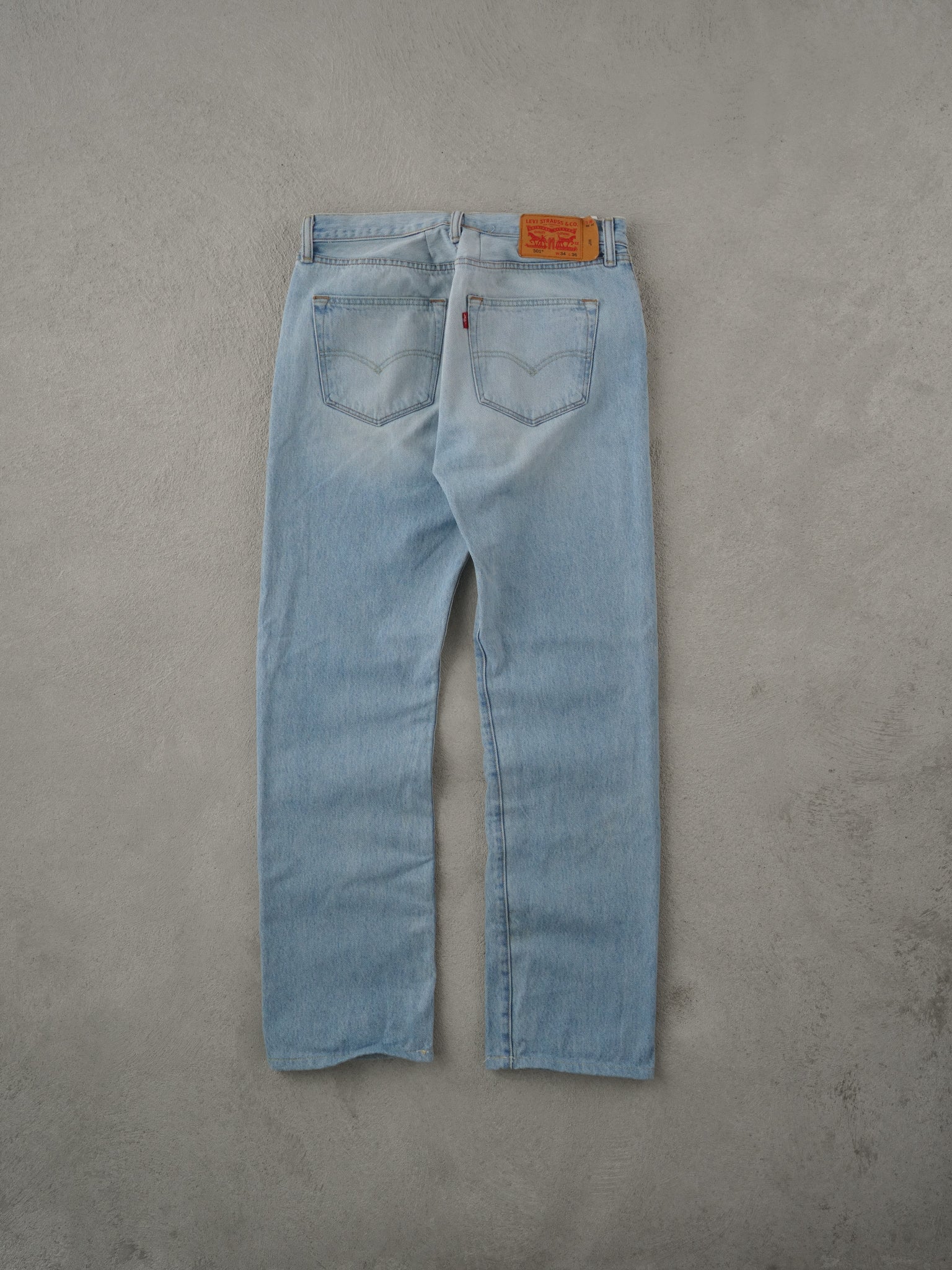 Vintage 90s Light Washed Blue Levi's 501 Denim Jeans (34x31)