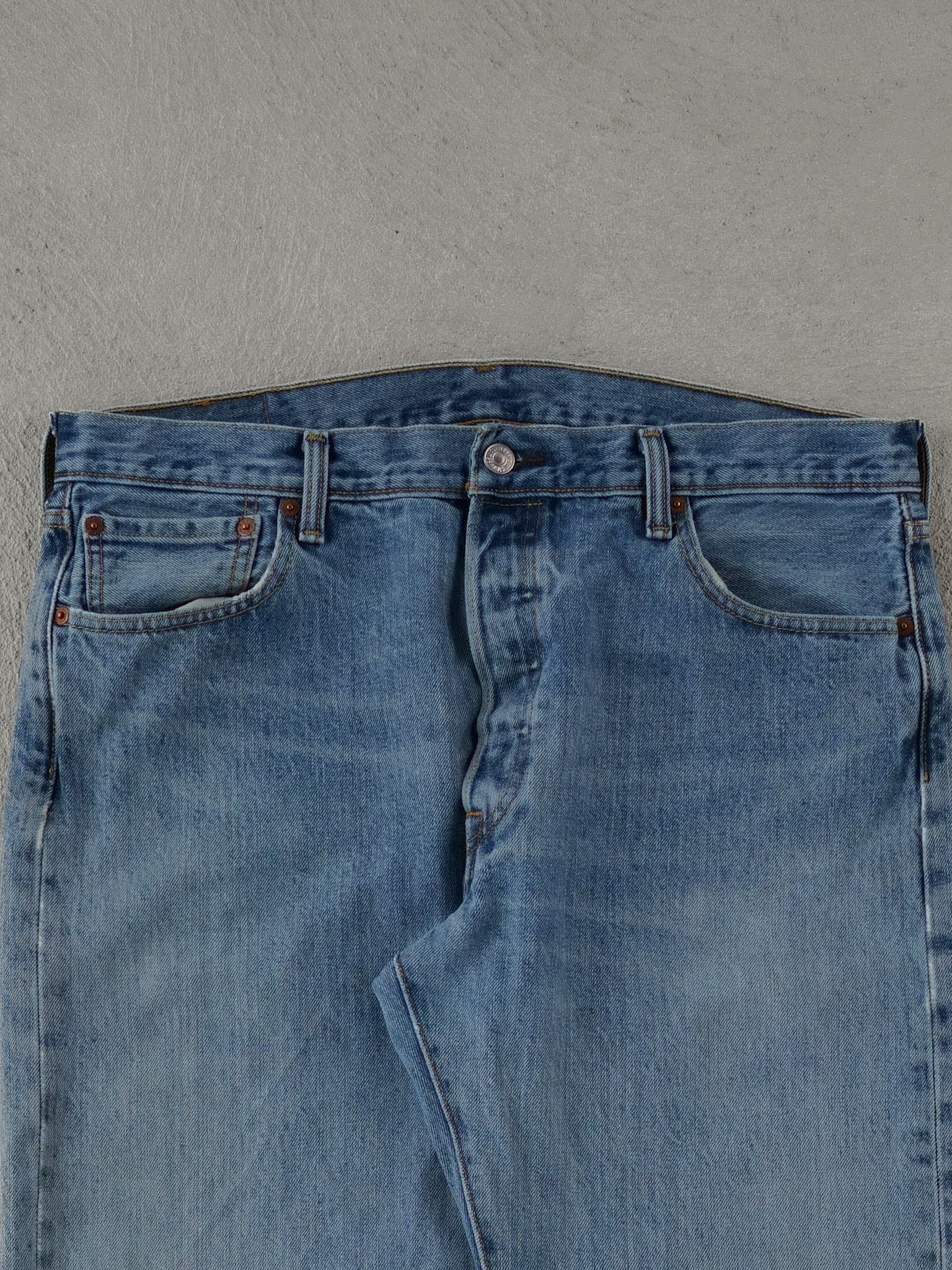 Vintage 90s Light Washed Blue Levi's 501 Denim Jeans (36x30)