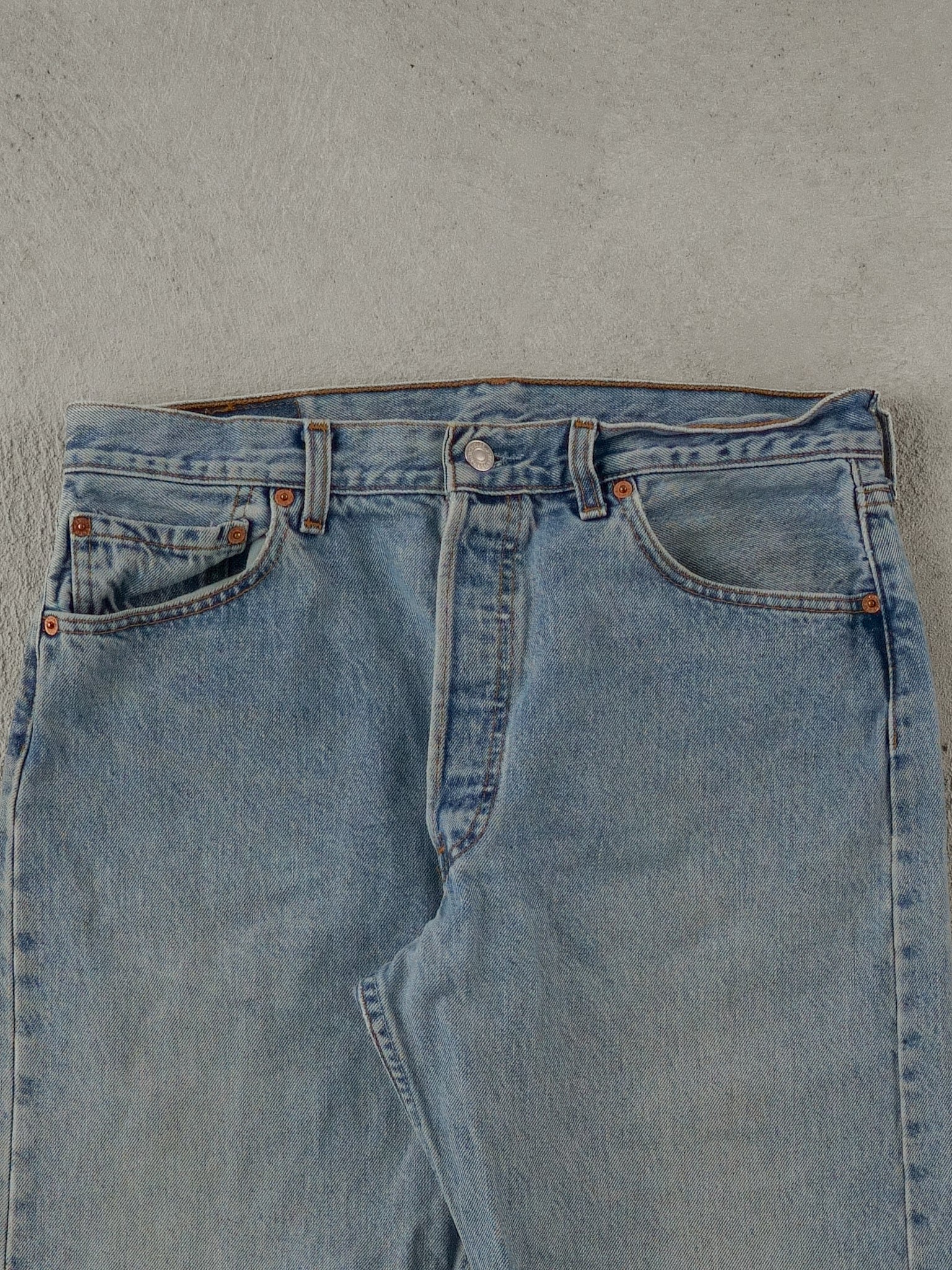 Vintage 90s Light Washed Blue Levi's 501 Denim Jeans (34x30)