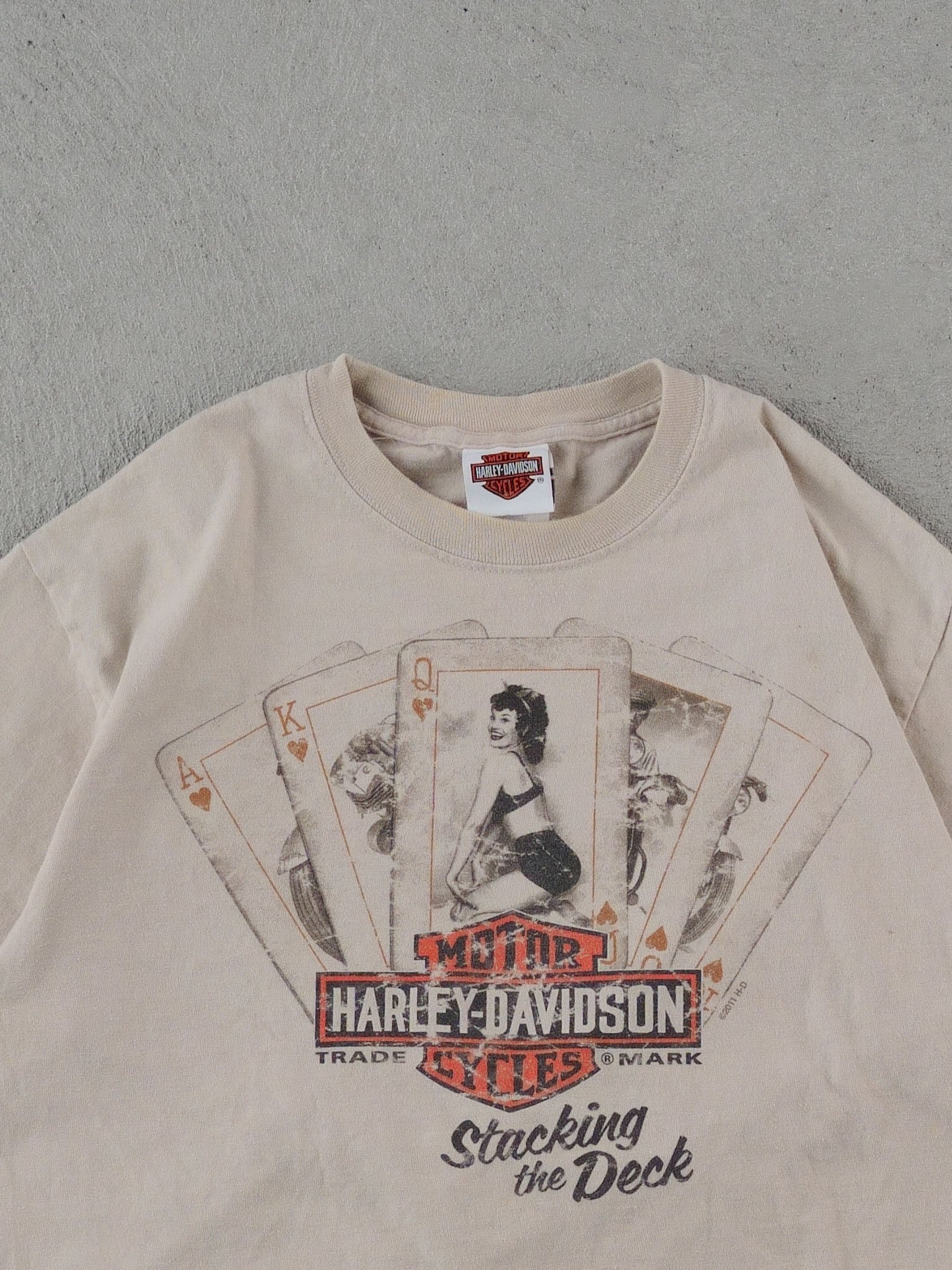 Vintage Y2k Beige Harley Davidson Stacking The Deck Graphic Tee (S)