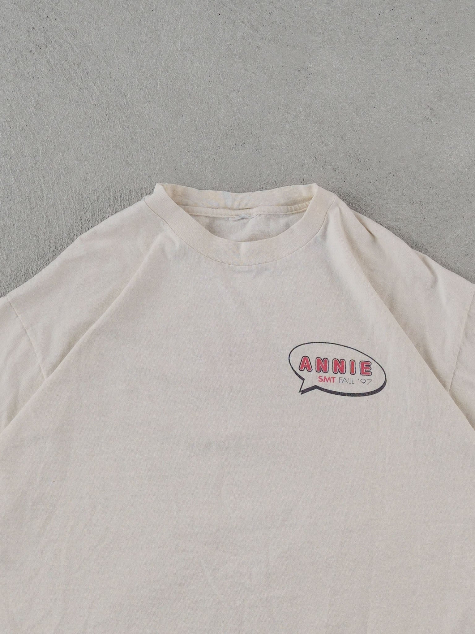 Vintage 97' Cream Annie The Musical Graphic Tee (L)