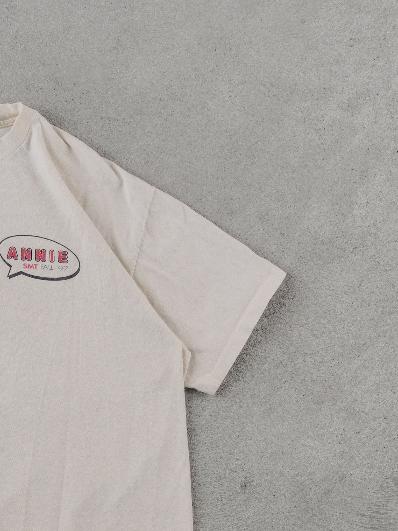Vintage 97' Cream Annie The Musical Graphic Tee (L)