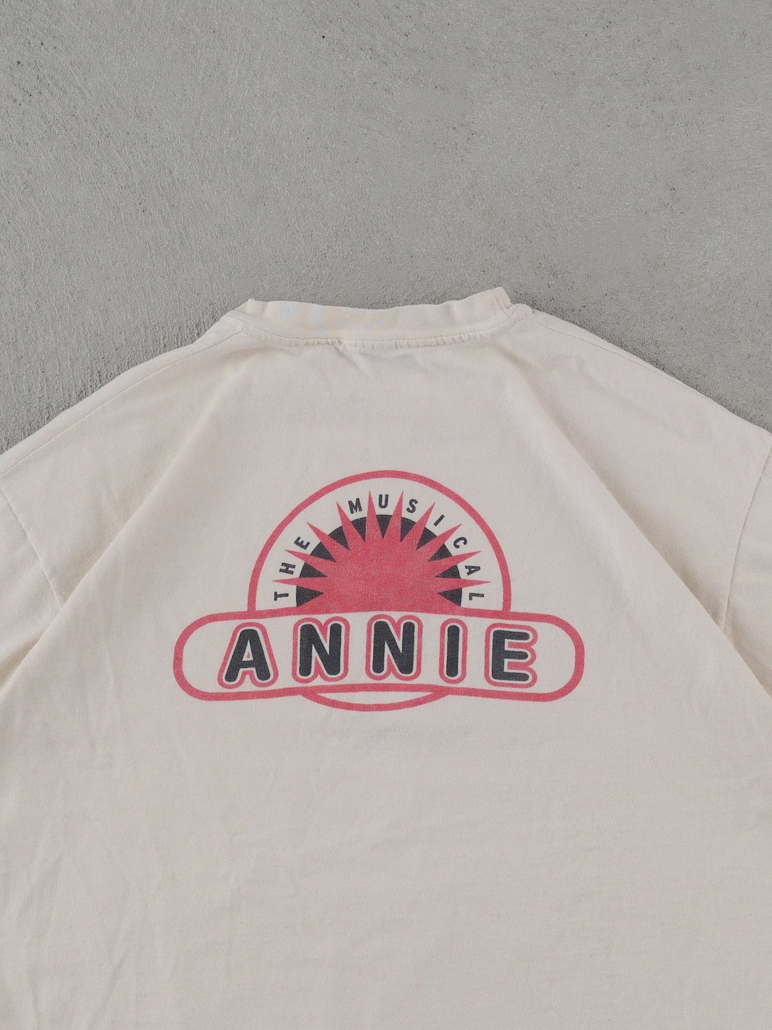 Vintage 97' Cream Annie The Musical Graphic Tee (L)