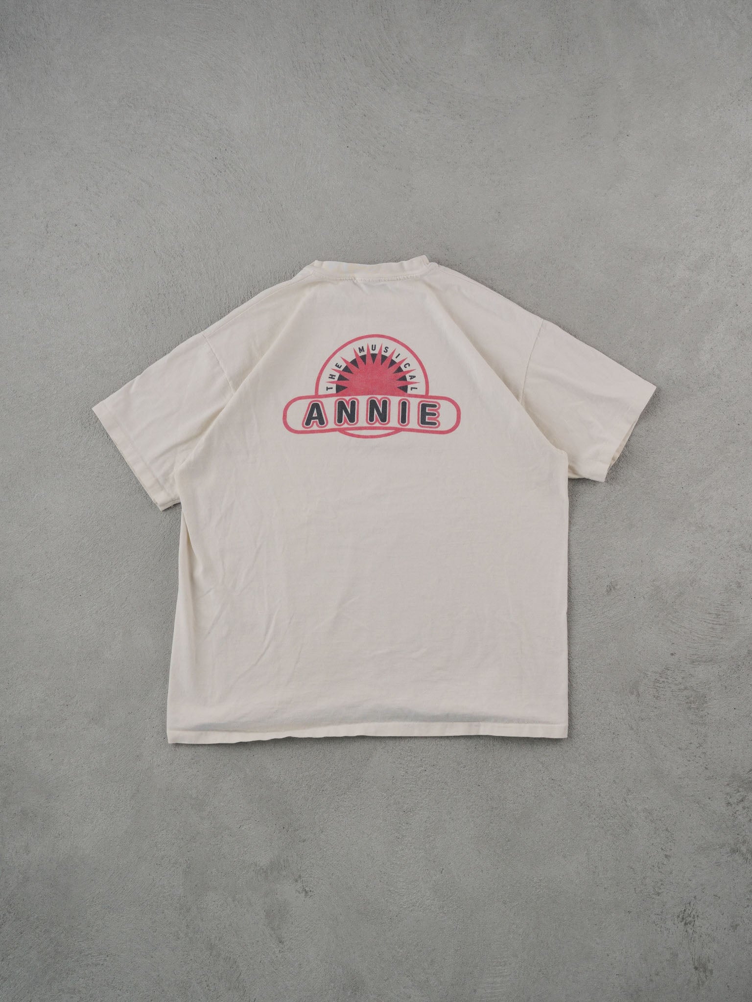 Vintage 97' Cream Annie The Musical Graphic Tee (L)