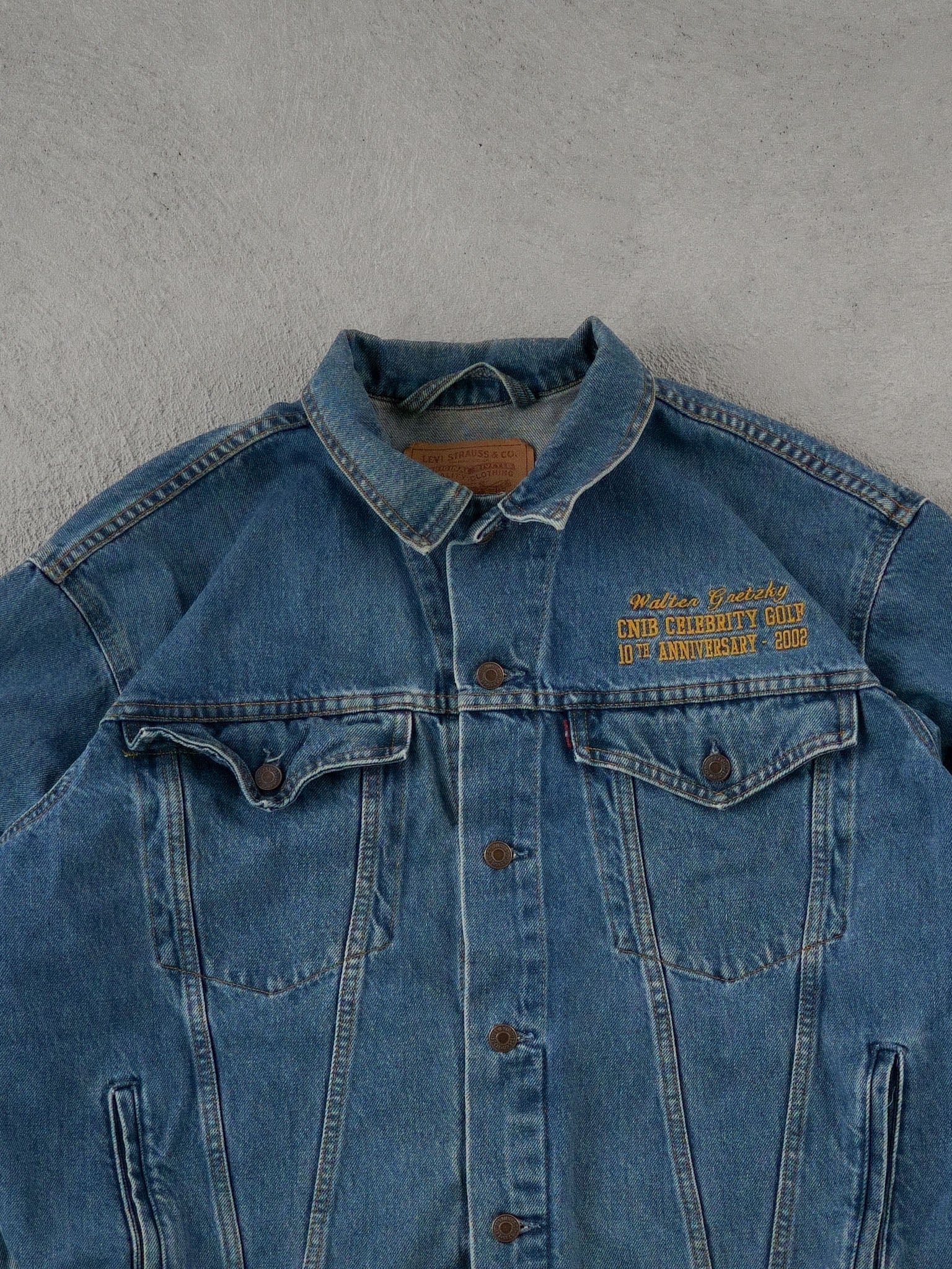 Vintage 02' Dark Blue Levi's Walter Gretzky 10th Anniversary Denim Jacket (L)