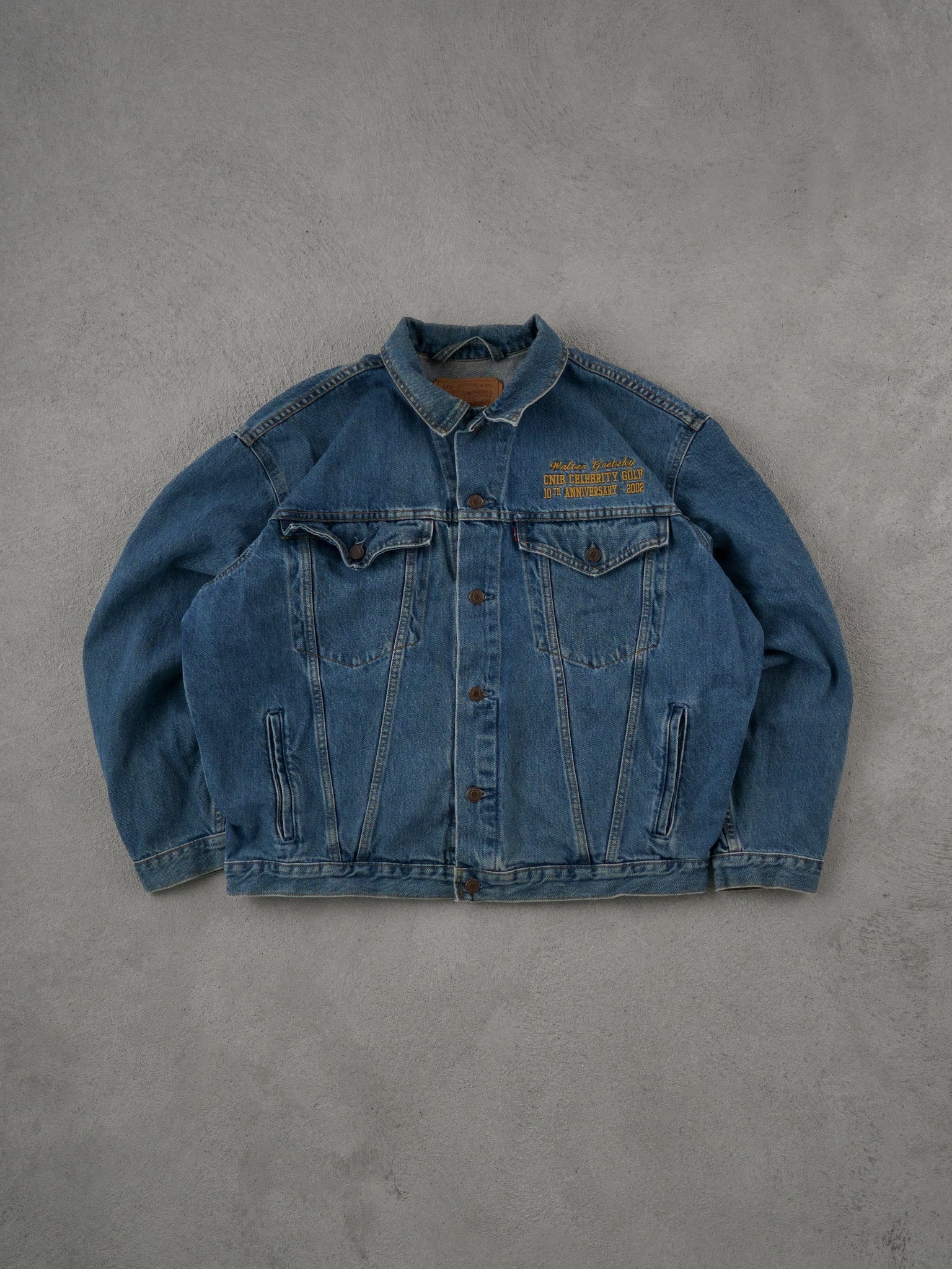 Vintage 02' Dark Blue Levi's Walter Gretzky 10th Anniversary Denim Jacket (L)