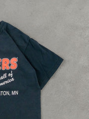 Vintage Y2k Black Hooters Bloomington Mn Tee (S/M)