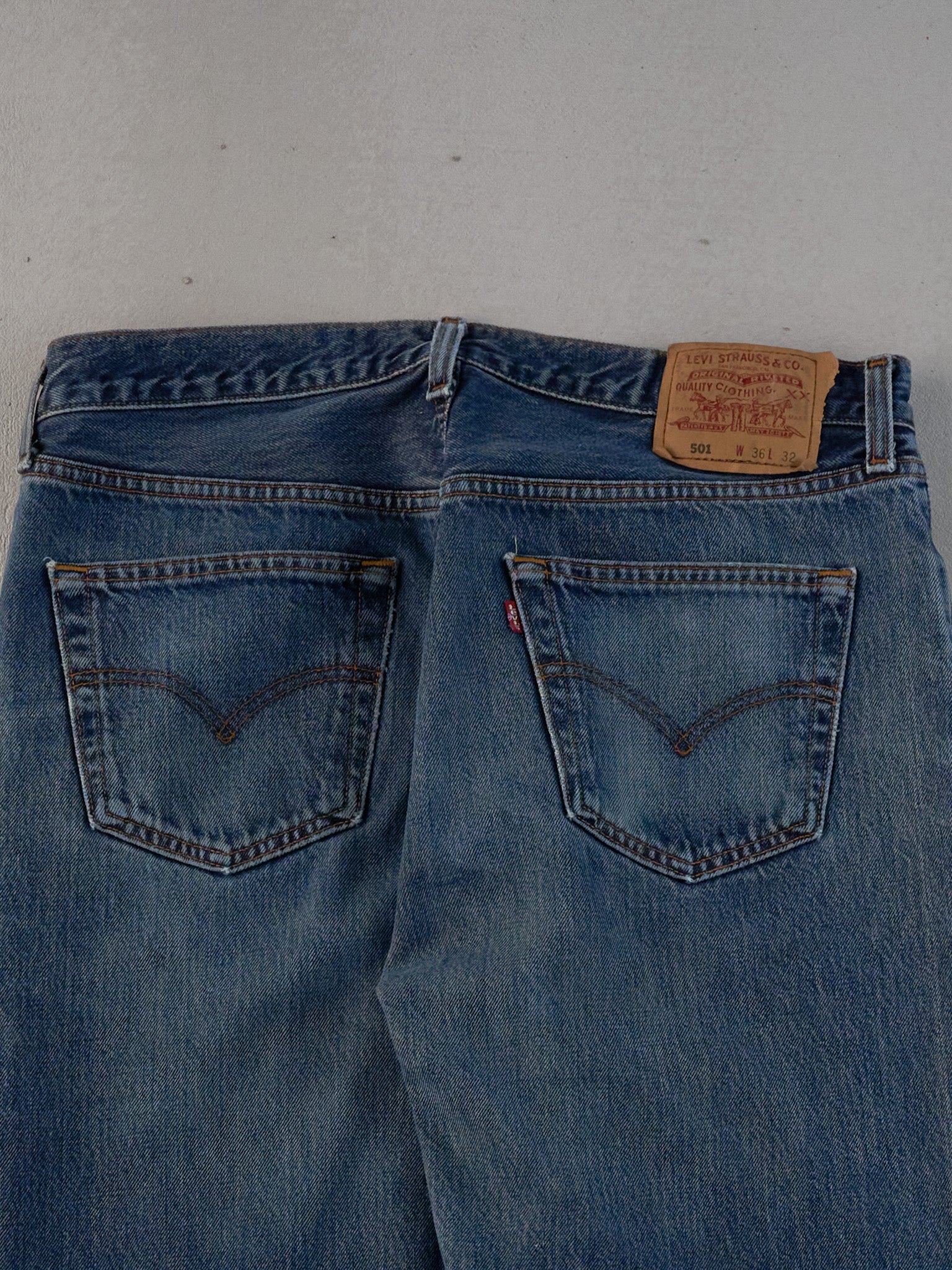 Vintage 90s Dark Blue Levi's 501 Denim Jeans (34x31)