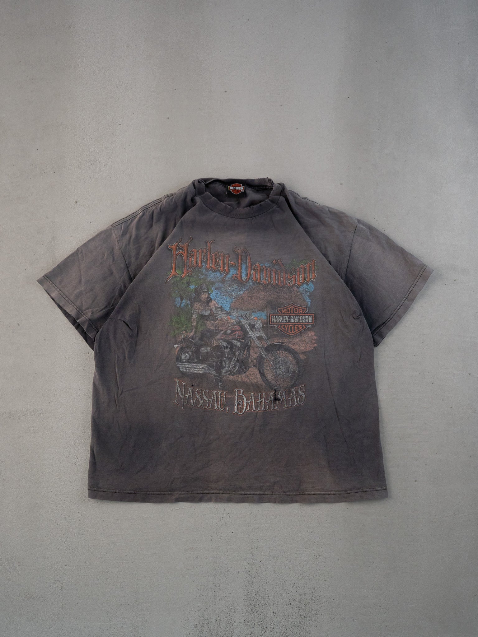 Vintage Y2k Faded Black Harley Davidson Nassau Bahamas Graphic Tee (L)