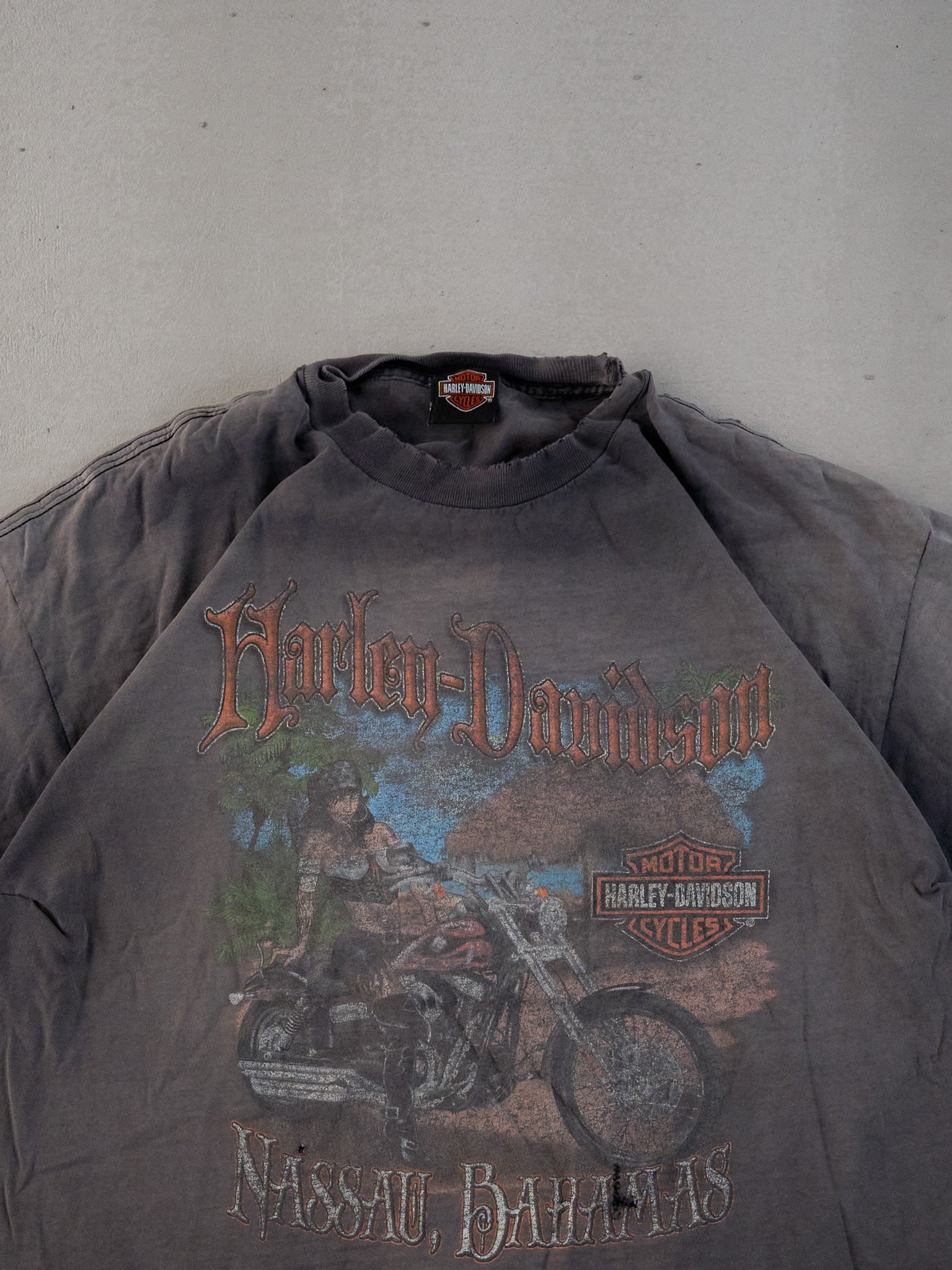 Vintage Y2k Faded Black Harley Davidson Nassau Bahamas Graphic Tee (L)