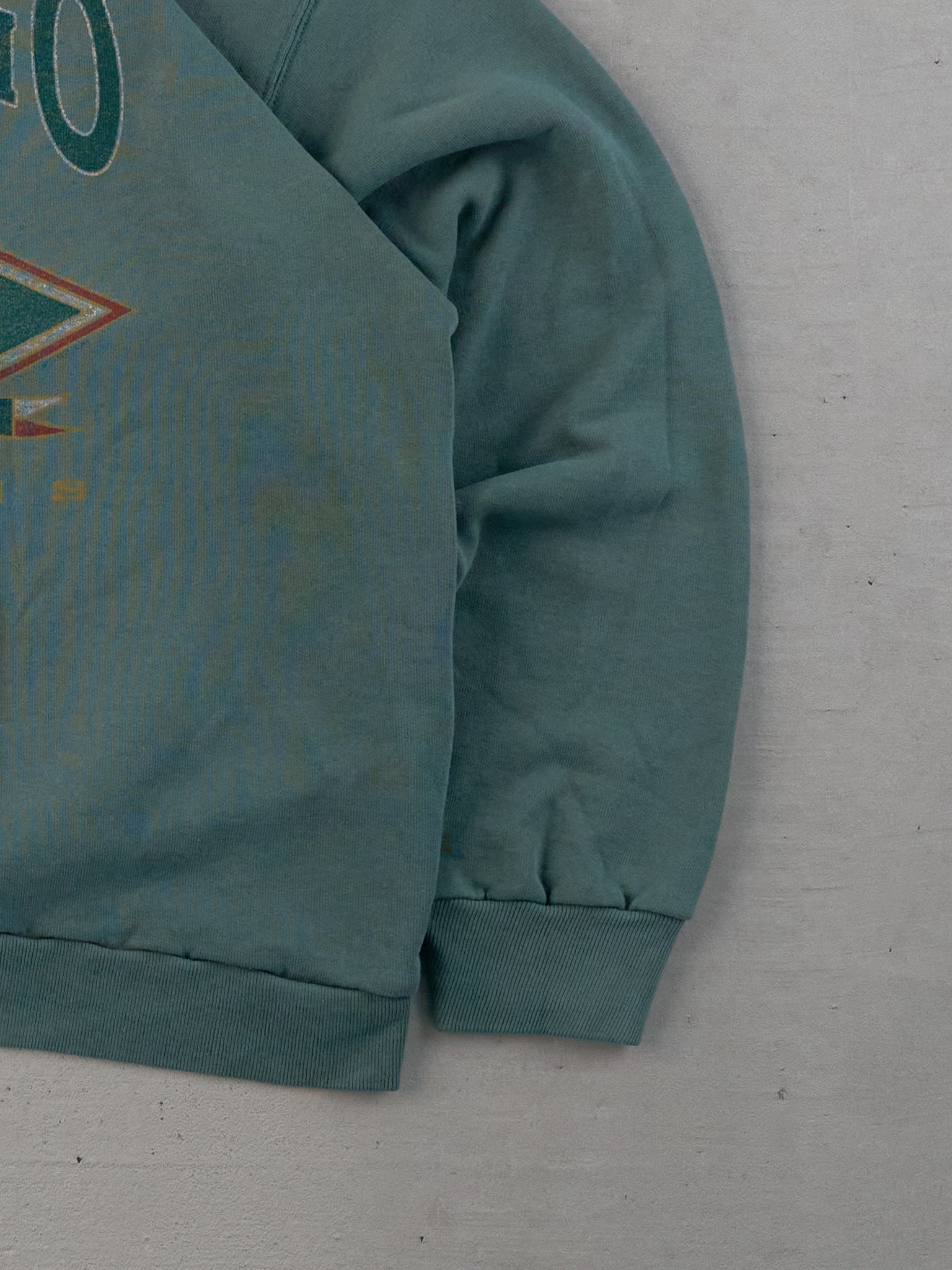Vintage 90s Washed Sage Green Chicago Illinois Graphic Crewneck (M)