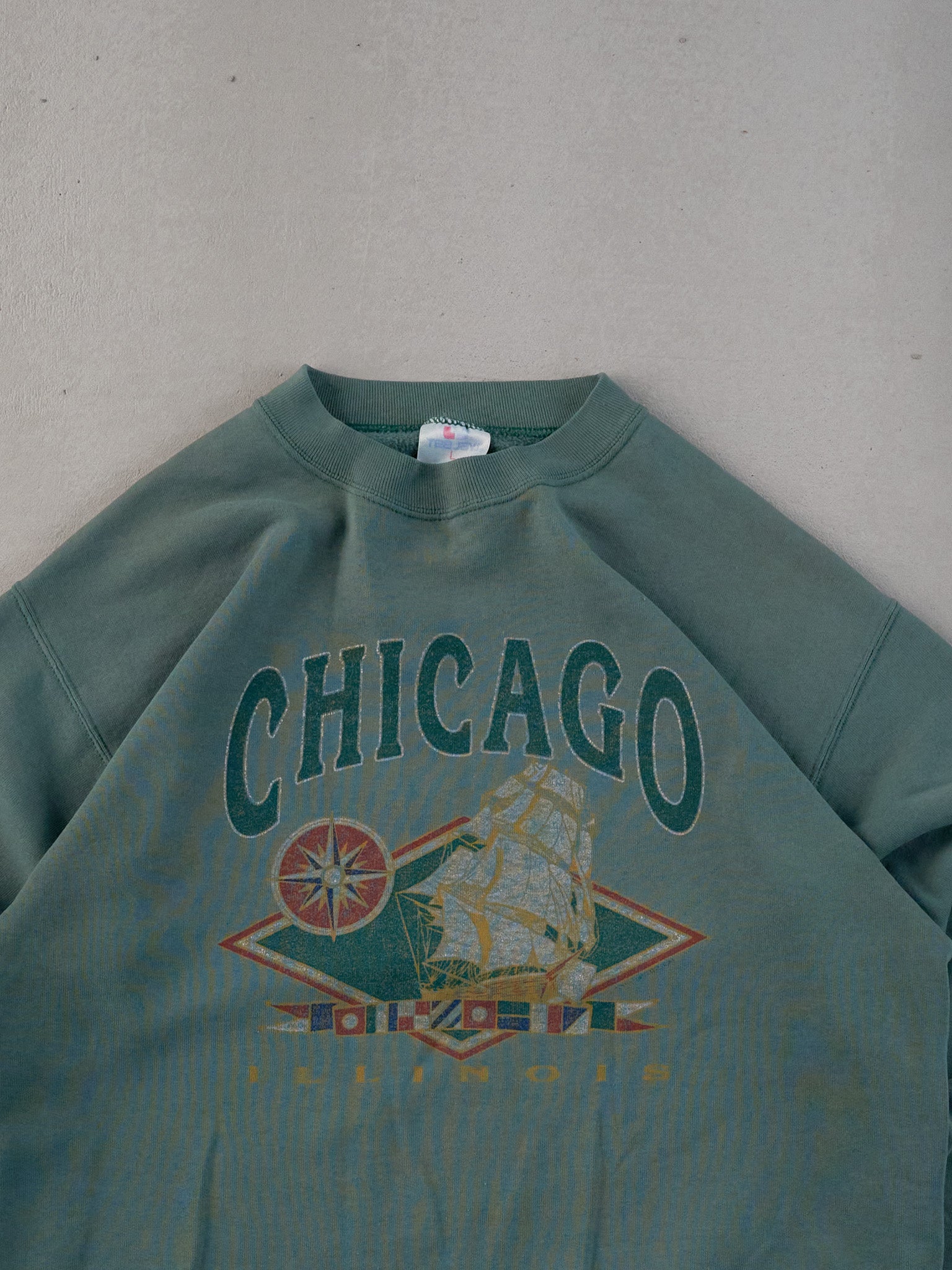 Vintage 90s Washed Sage Green Chicago Illinois Graphic Crewneck (M)