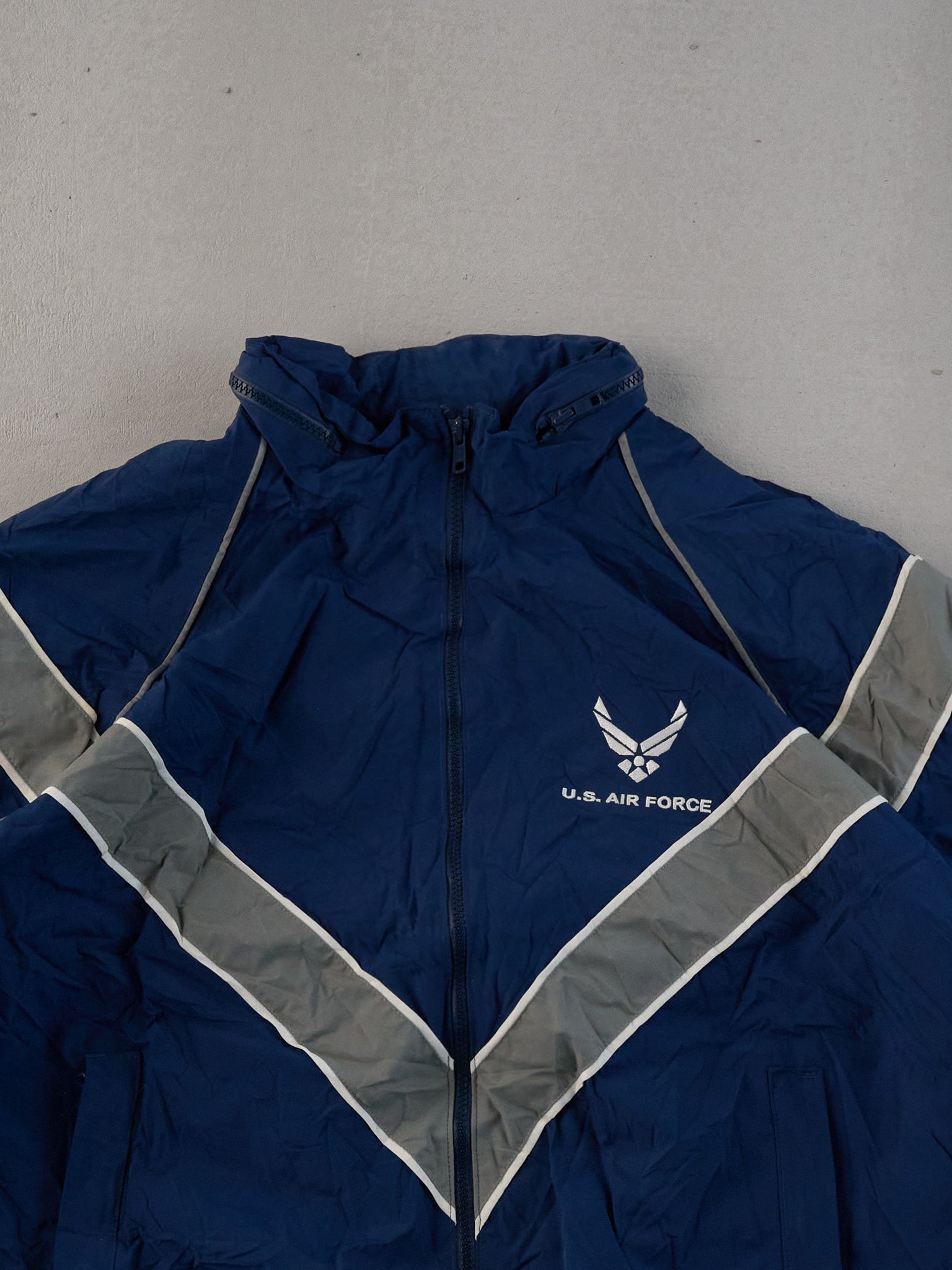 Vintage Navy Blue US Air Force Windbreaker (L)