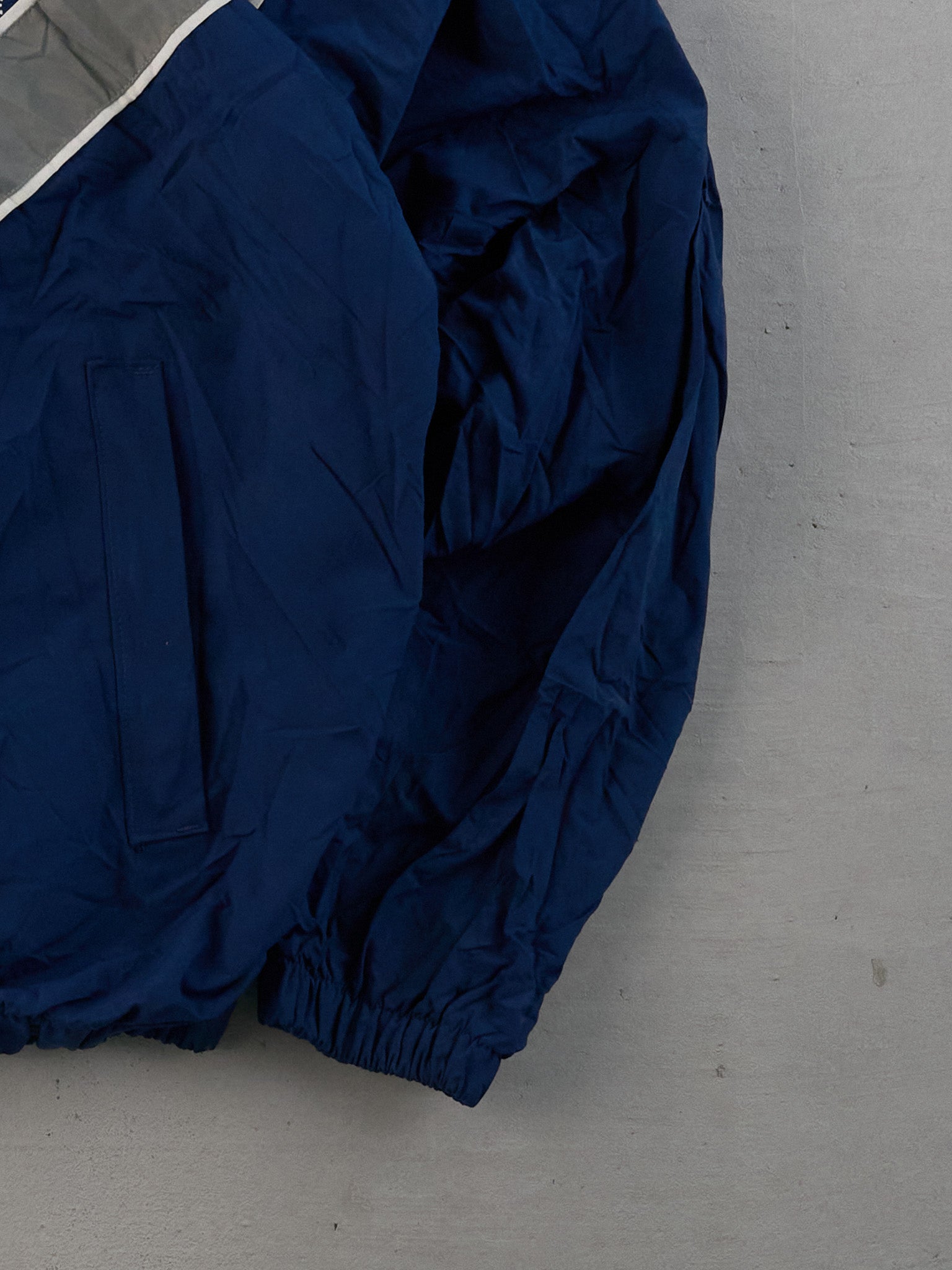 Vintage Navy Blue US Air Force Windbreaker (L)