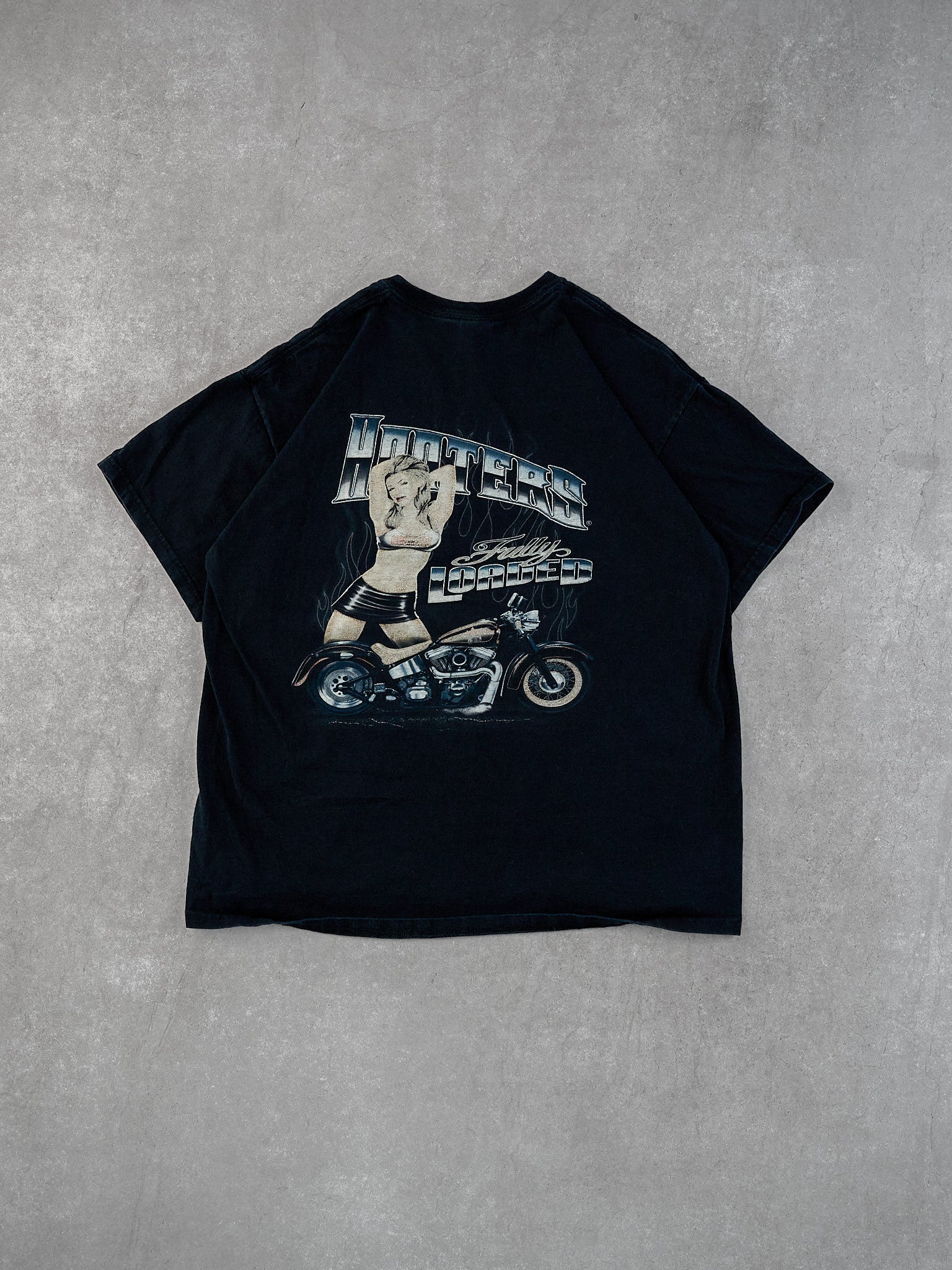 Vintage Y2k Black Hooters "Fully Loaded" Graphic Tee (M)