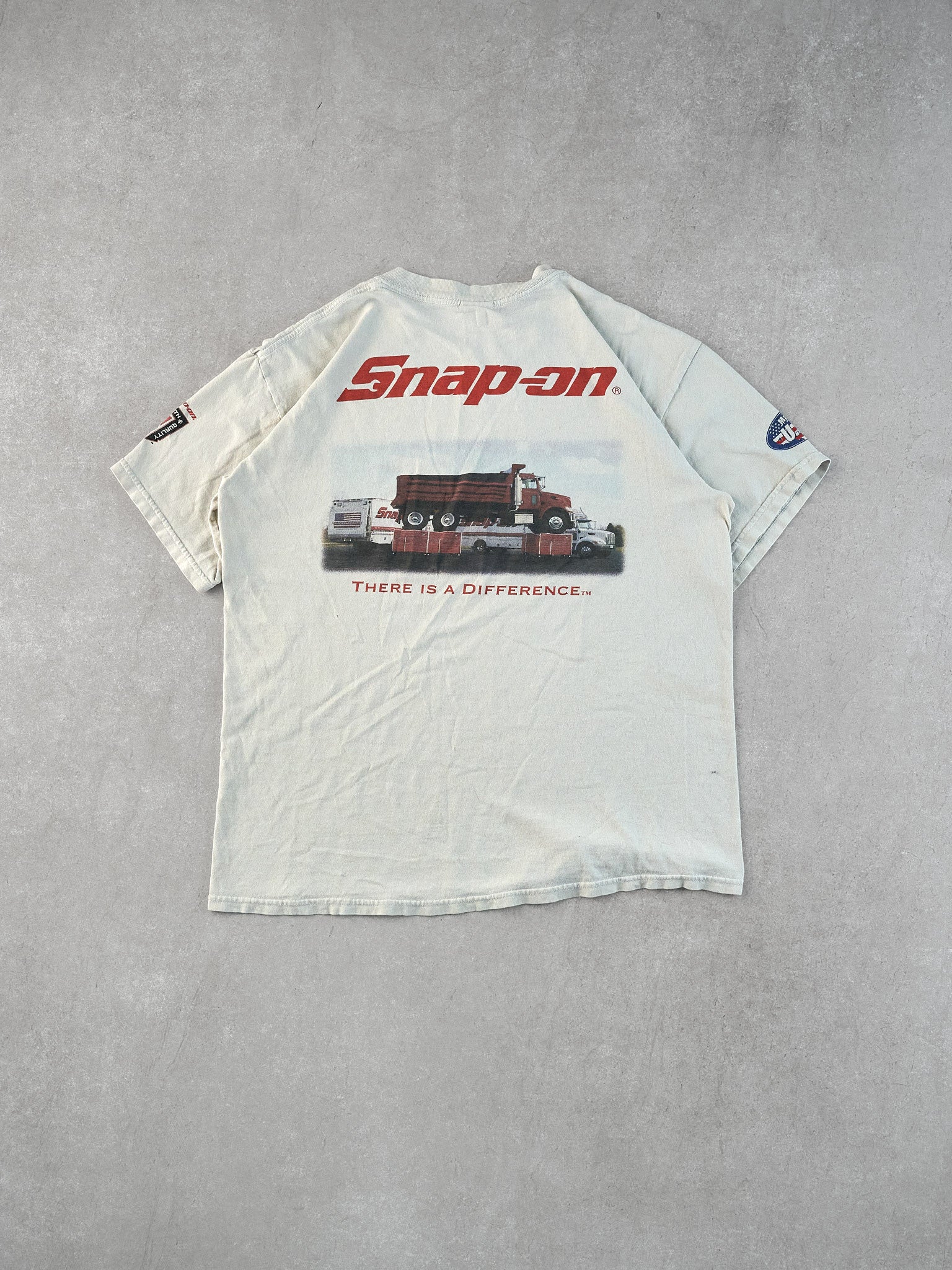 Vintage 90s Off White Snap On Graphic Tee (M)