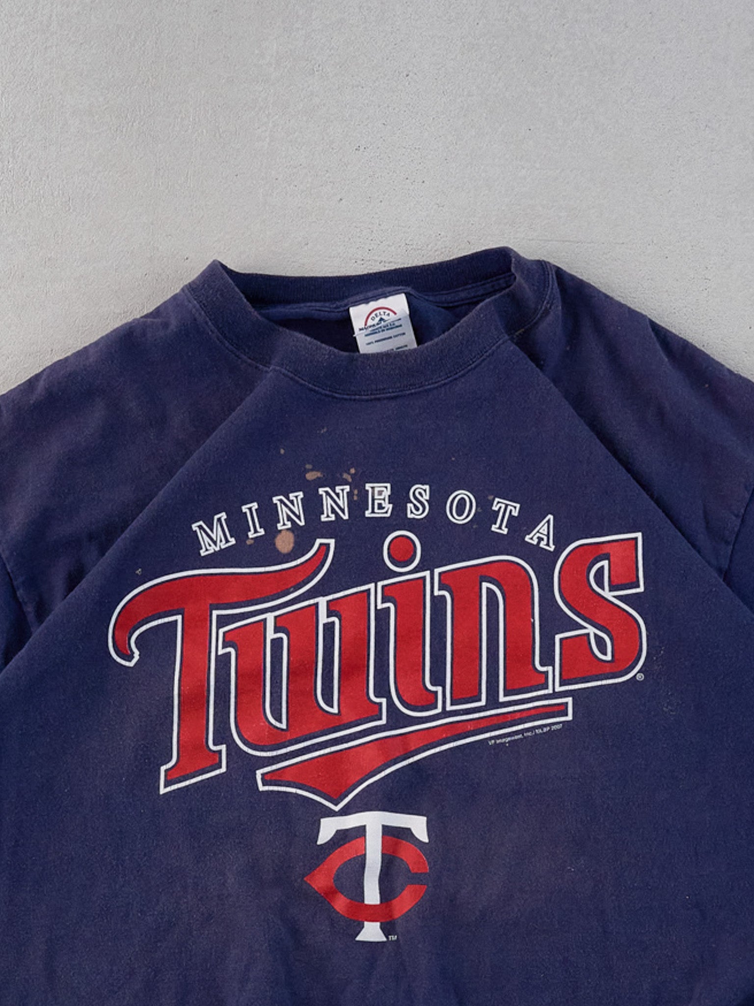 Vintage 07' Navy Blue Minnesota Twins Graphic Tee (M)