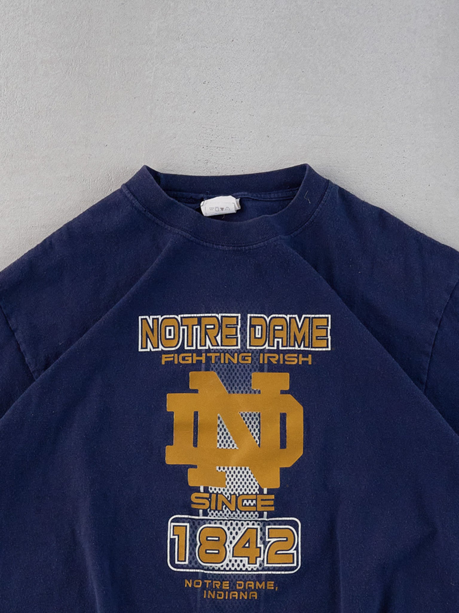 Vintage 90s Navy Blue Notre Dame Fighting Irish Graphic Tee (M)