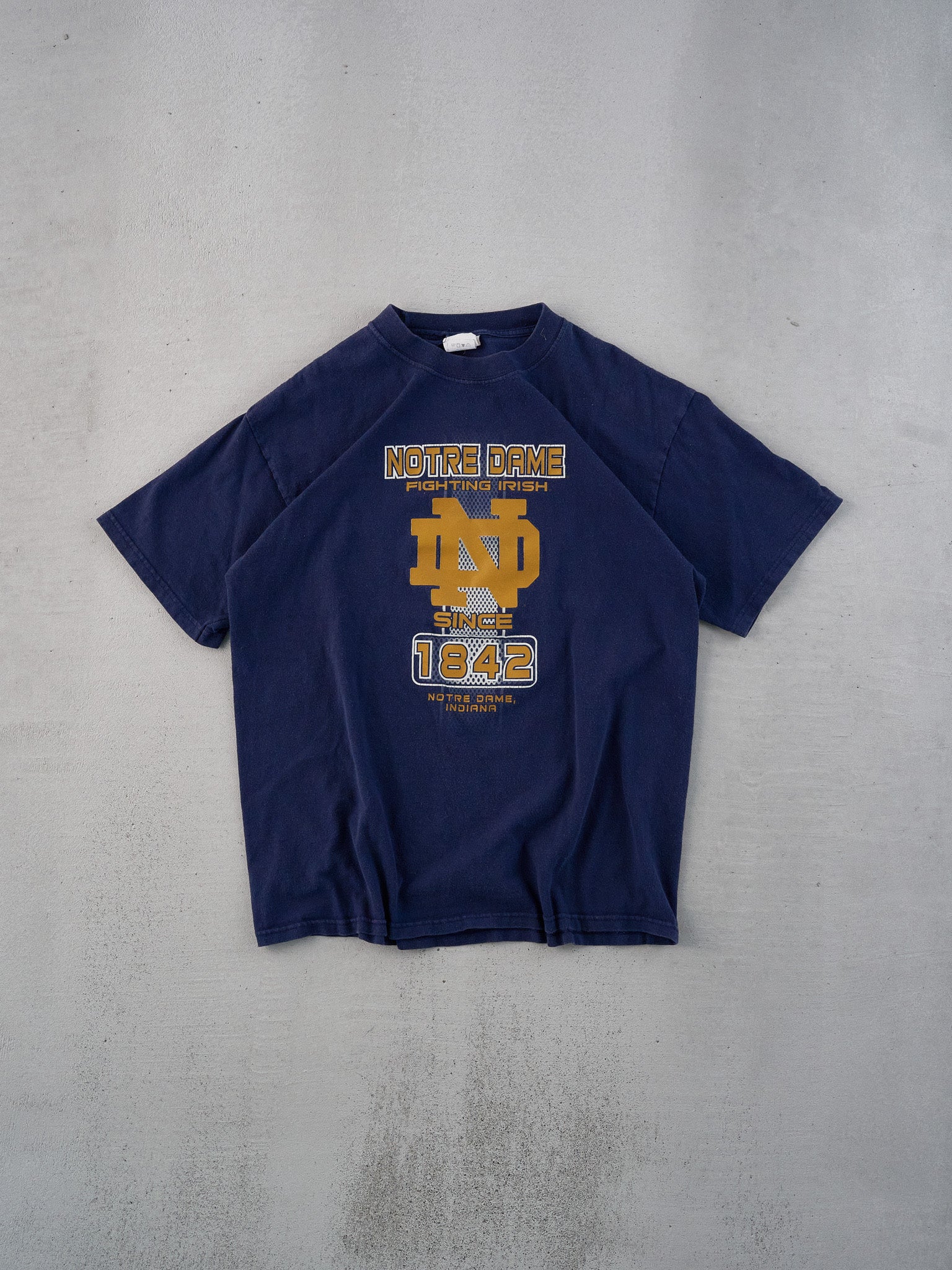 Vintage 90s Navy Blue Notre Dame Fighting Irish Graphic Tee (M)
