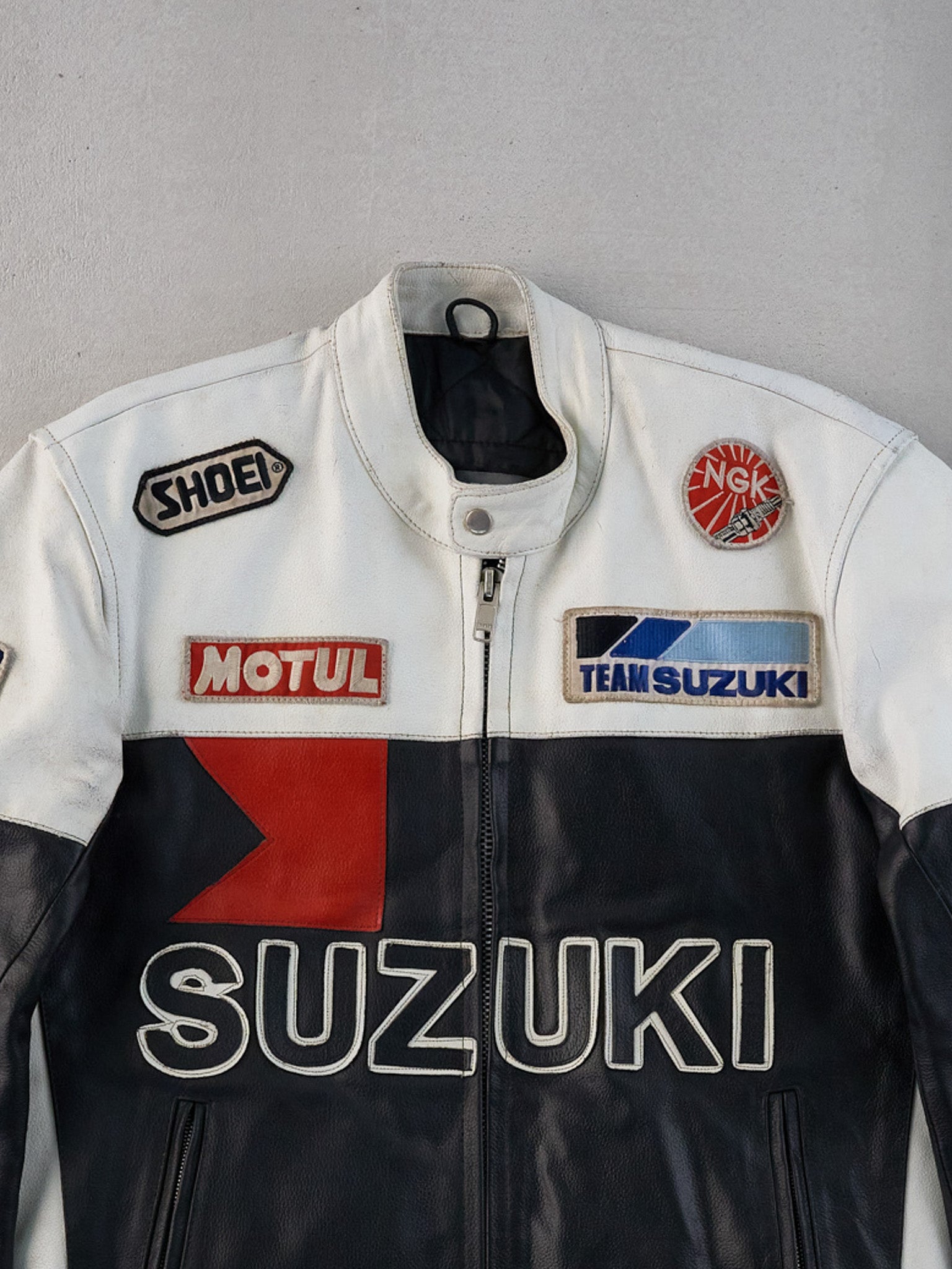 Vintage 90s White, Black and Blue Suzuki Biker Leather Jacket (M)