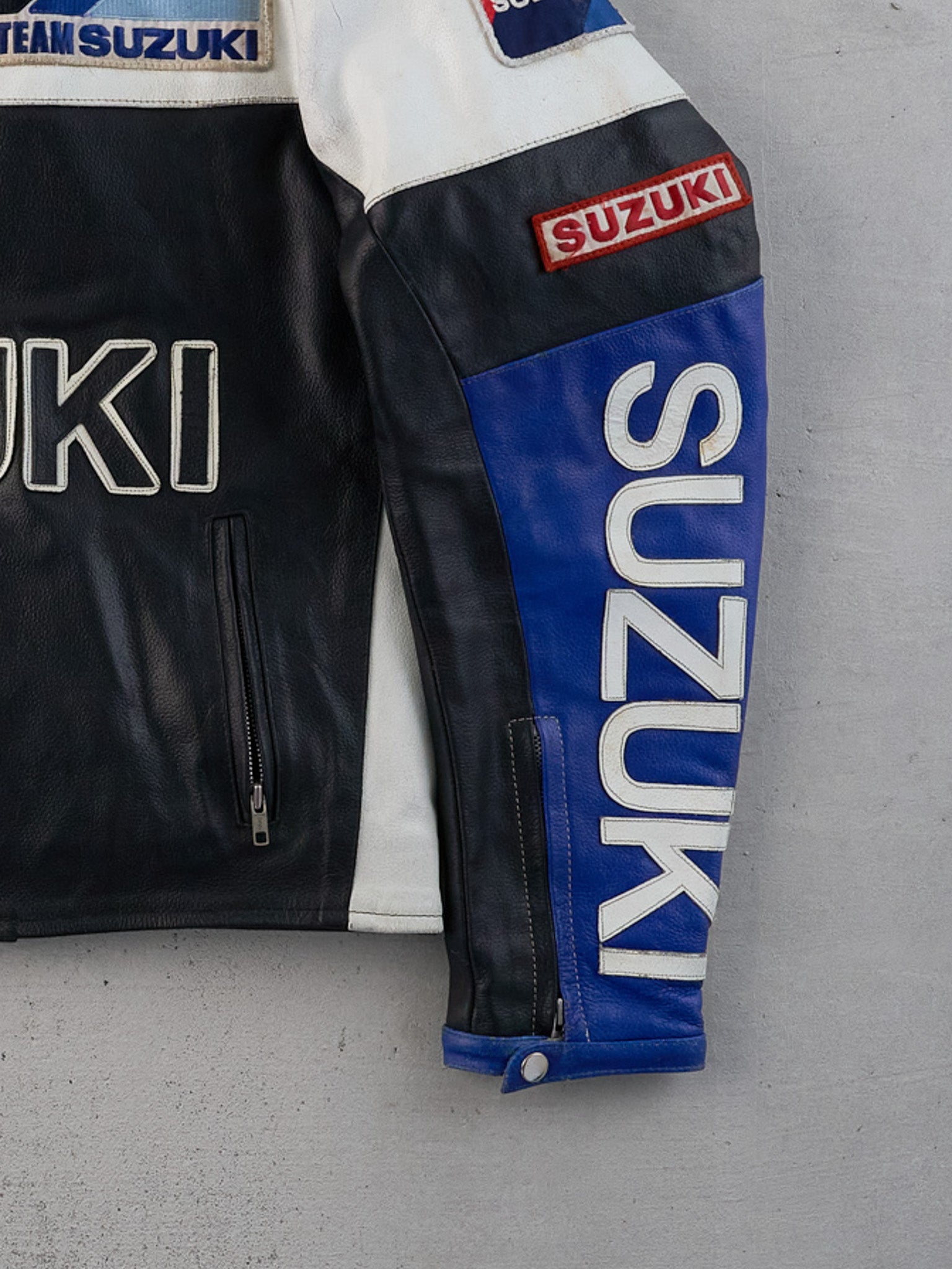 Vintage 90s White, Black and Blue Suzuki Biker Leather Jacket (M)