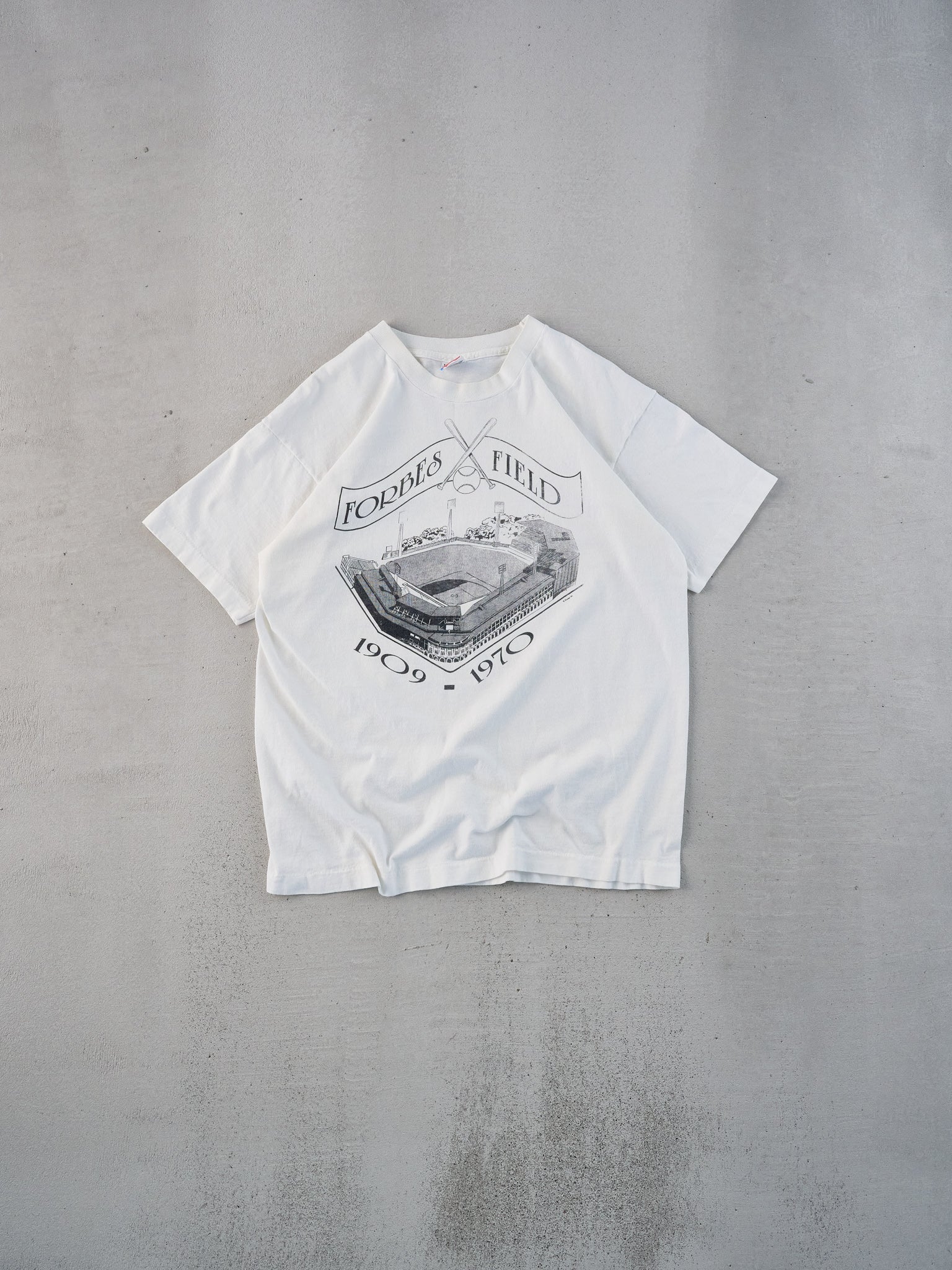 Vintage 94' White Single Stitched Forbes Field MLB Graphic Tee (M)