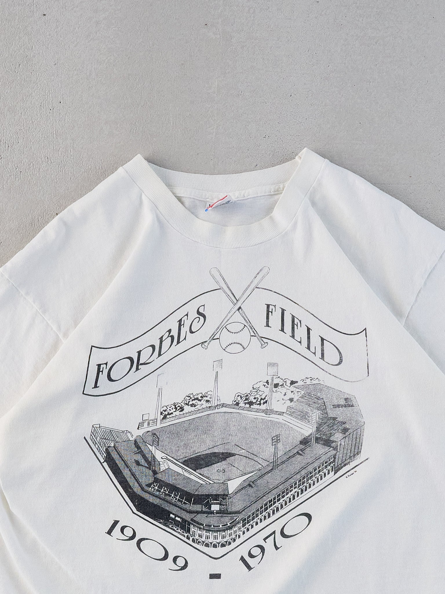 Vintage 94' White Single Stitched Forbes Field MLB Graphic Tee (M)