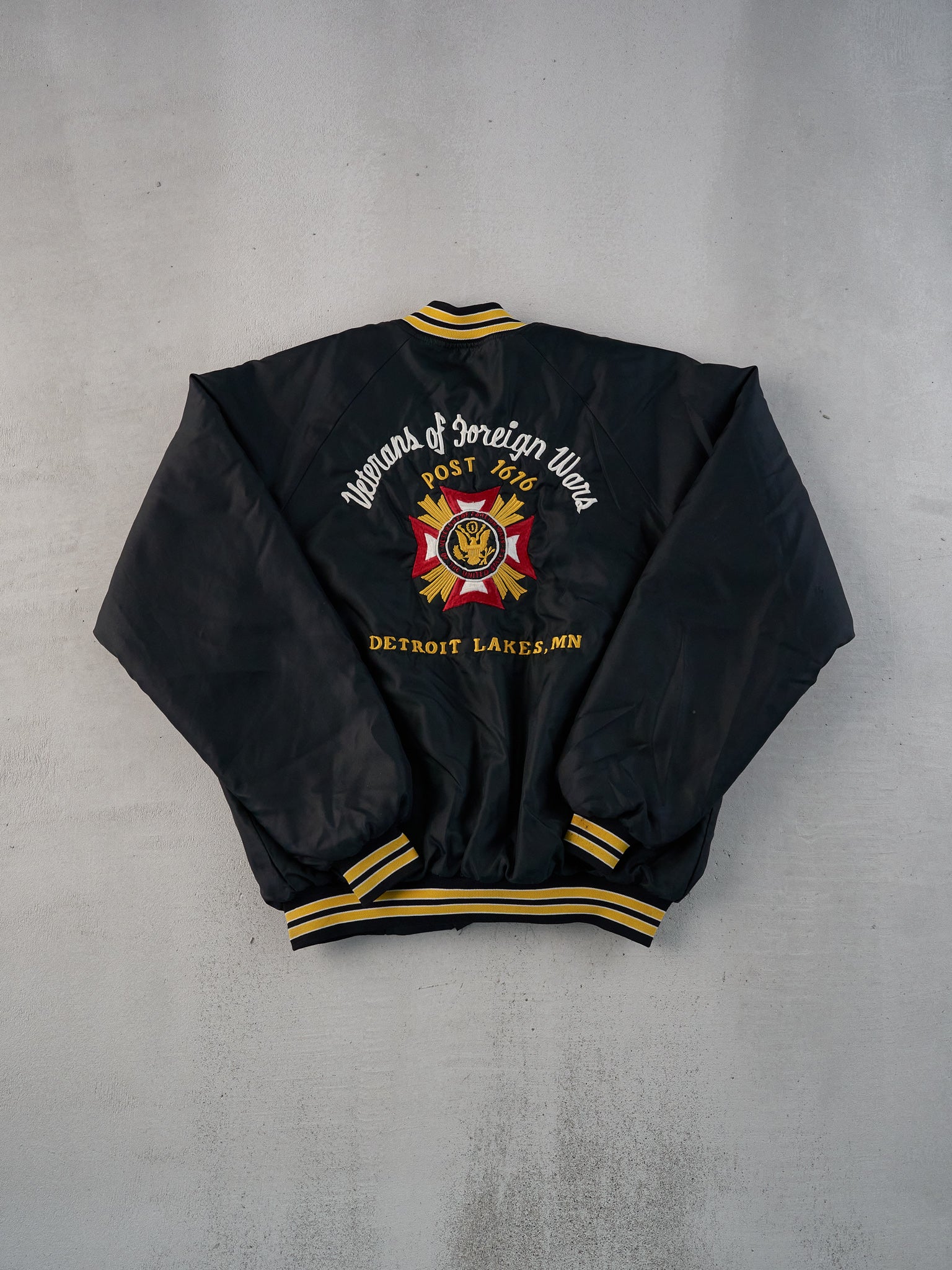 Vintage 90s Black Detroit Lakes Veterans Minnesota Satain Bomber Jacket (L)