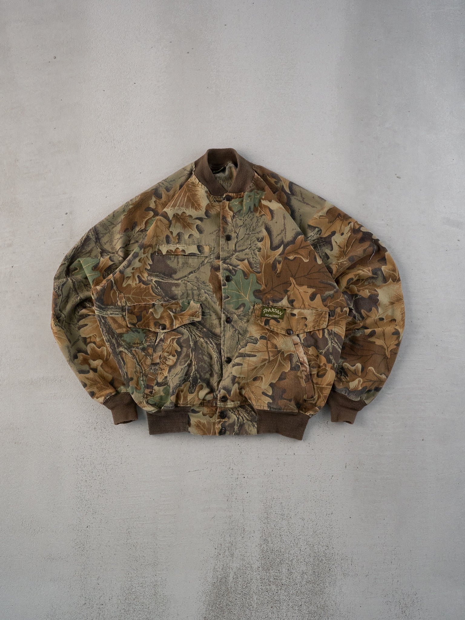Vintage Y2K Green Spartan Realtree Camo Bomber Jacket (L)