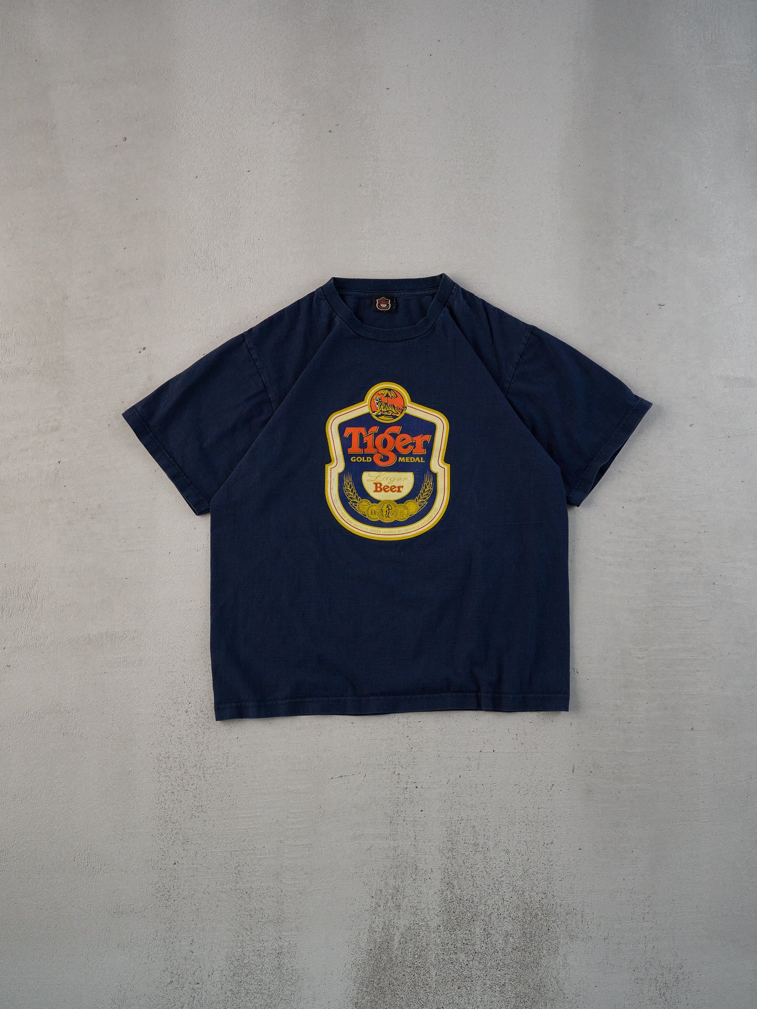 Vintage 90s Black Tiger Gold Medal Lager Beer Graphic Tee (M)