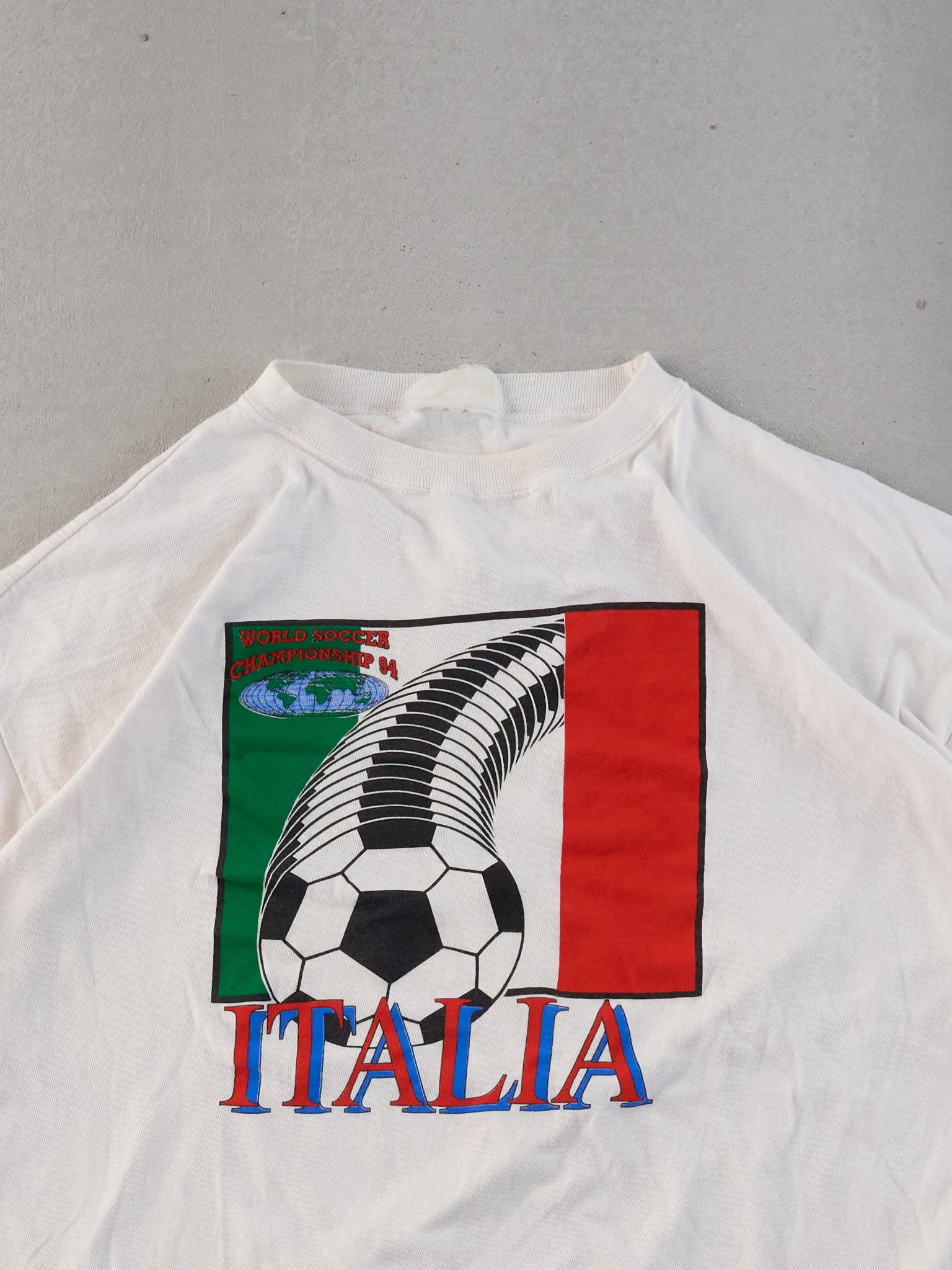 Vintage 94' White Italia World Soccer Championship Single Stitched Graphic Tee (L)