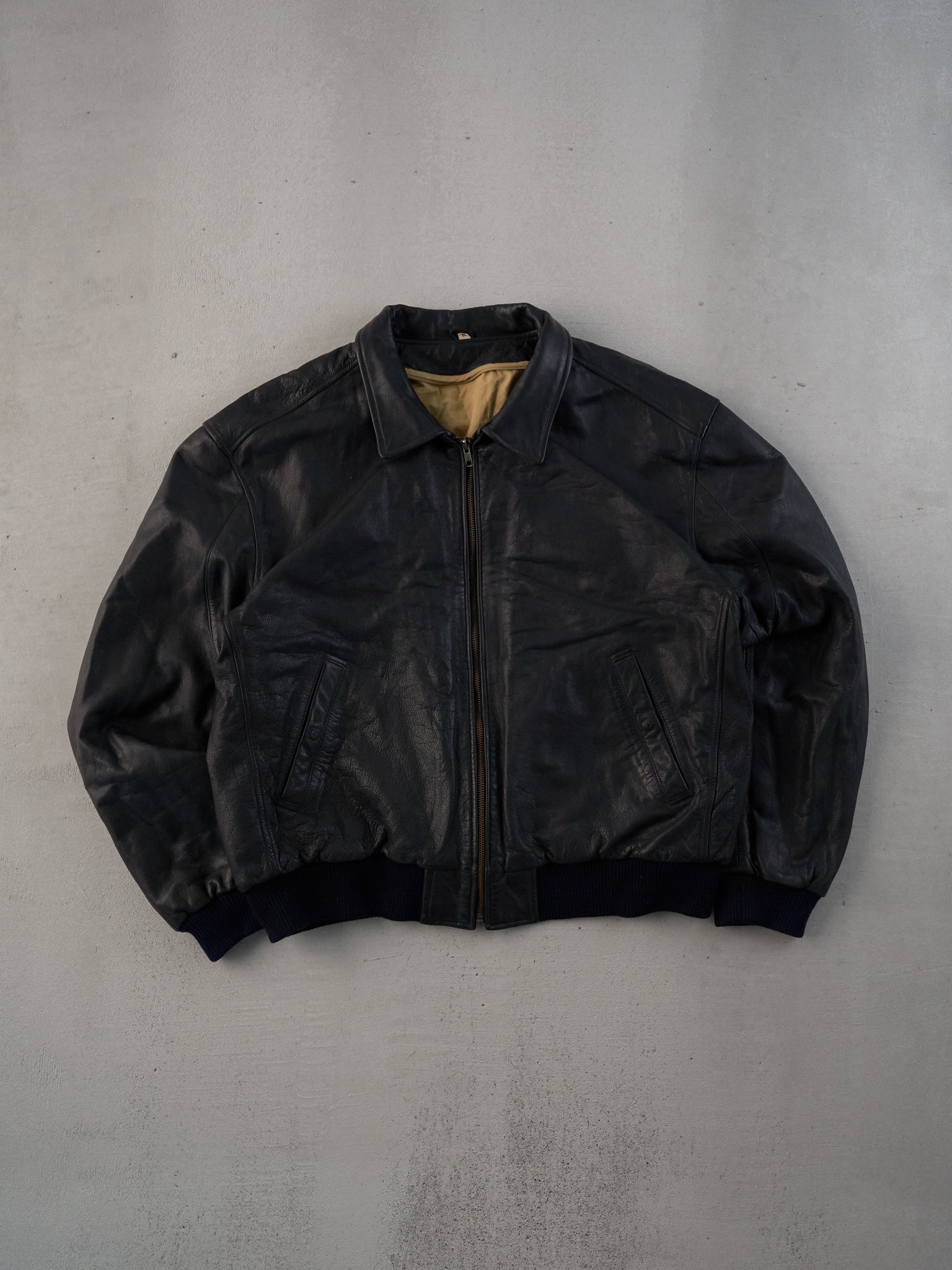 Vintage 90s Black Levi's Collared Leather Bomber Jacket (L)