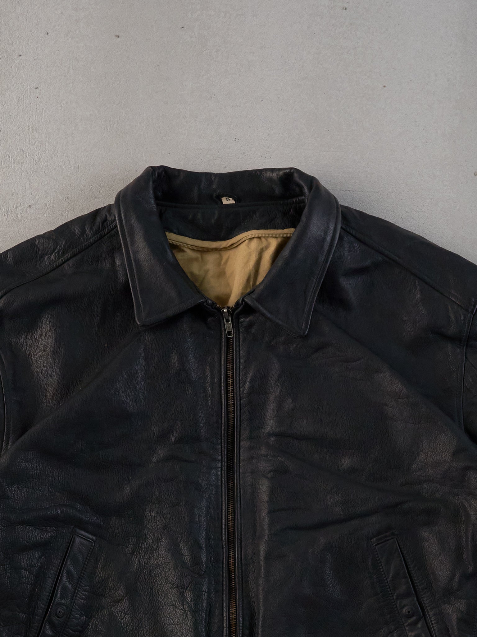 Vintage 90s Black Levi's Collared Leather Bomber Jacket (L)